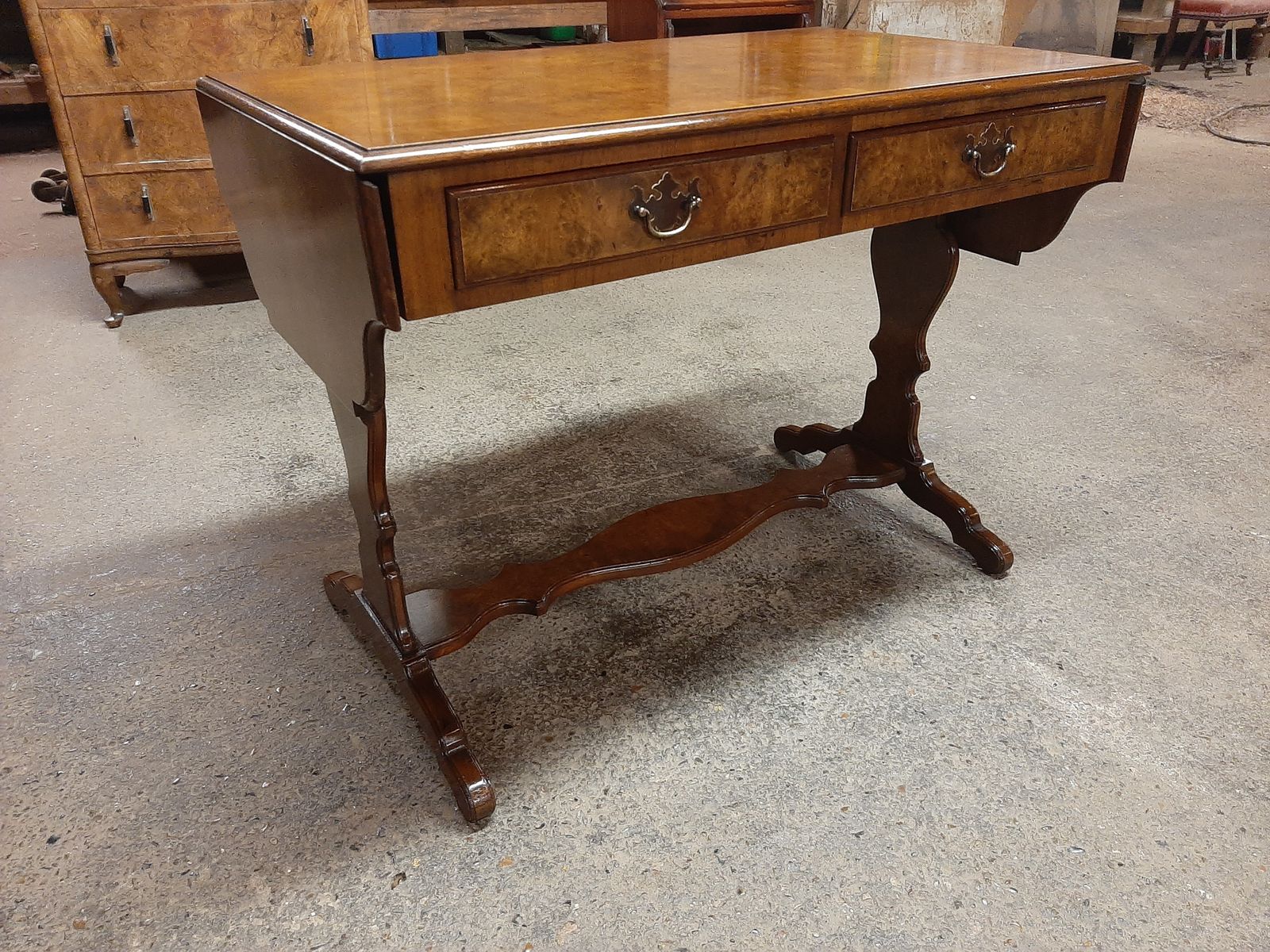 Lovely Art Deco Burr Walnut Desk In Very Good Condition photo Furniture