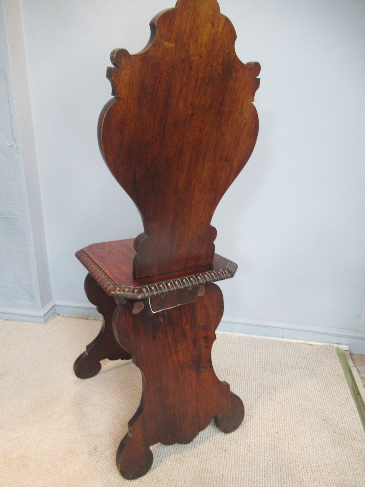 photo furniture A Late Victorian Mahogany Carved Side / Hall Chair