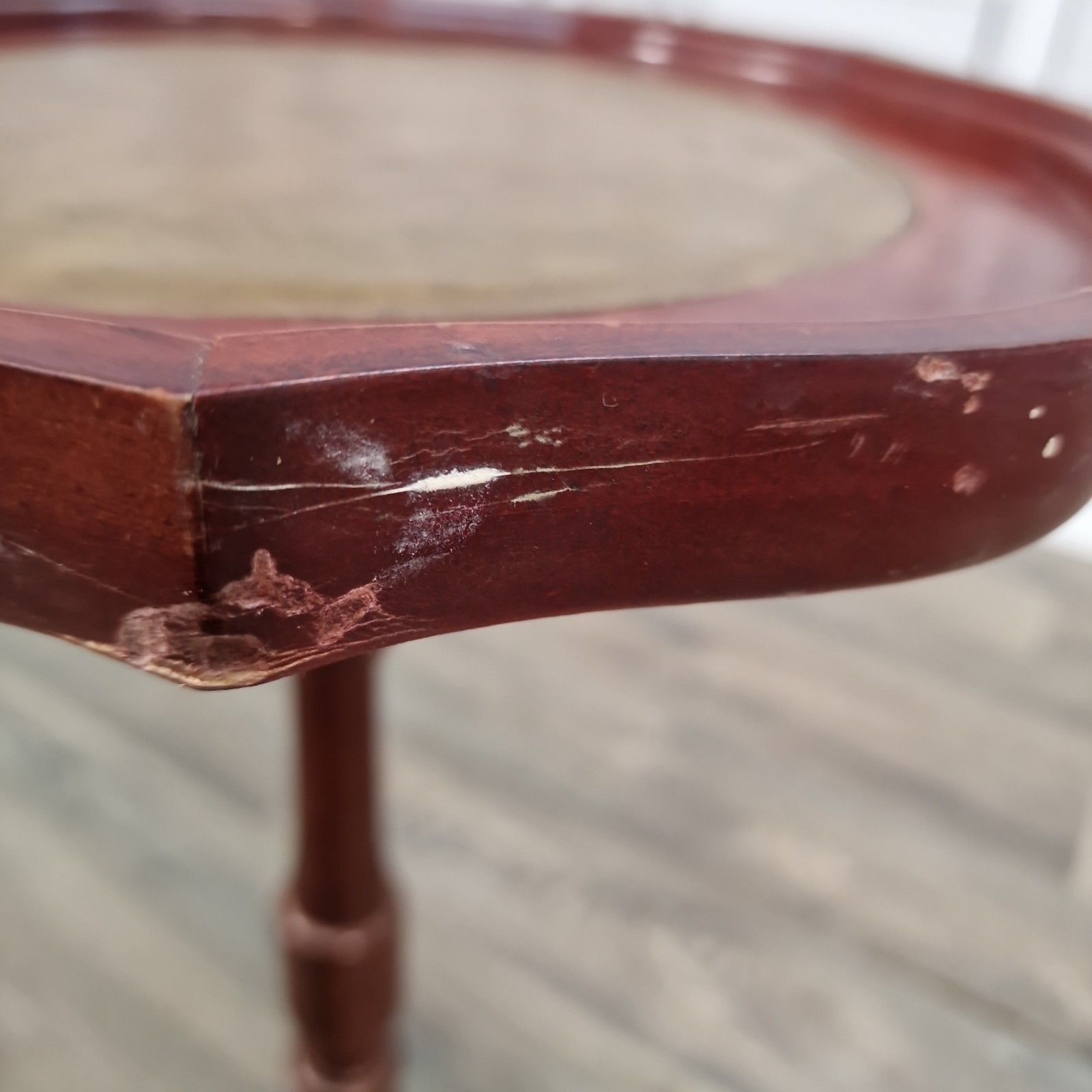 photo vintage Vintage Wine Side Table Tripod Occasional Antique Style Faux Leather Top