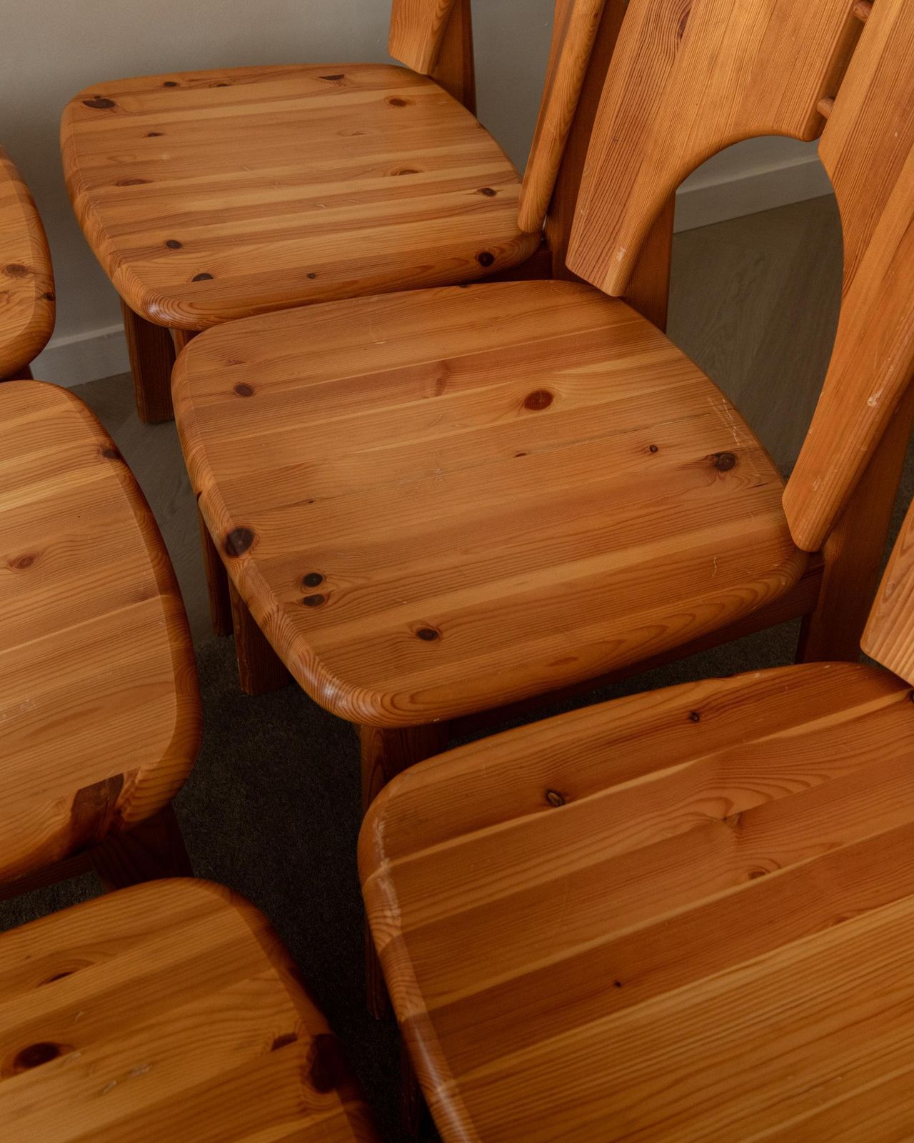 2552.0 Scandinavian Brutalist Pine Dining Chairs With Sculptural Back, 1970s, Set Of 6 photo