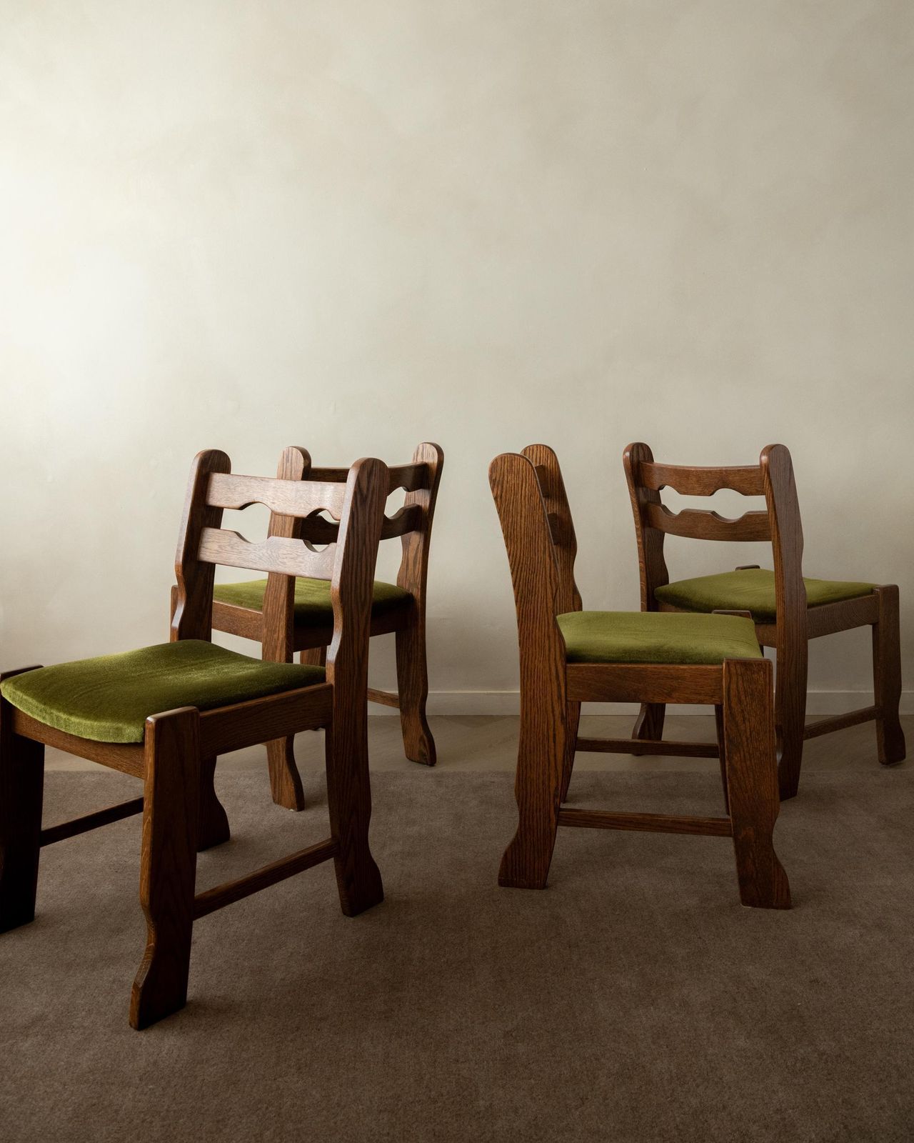 Brutalist Oak Razorback Dining Chairs With Green Velvet, 1970s, Set Of 4 photo furniture