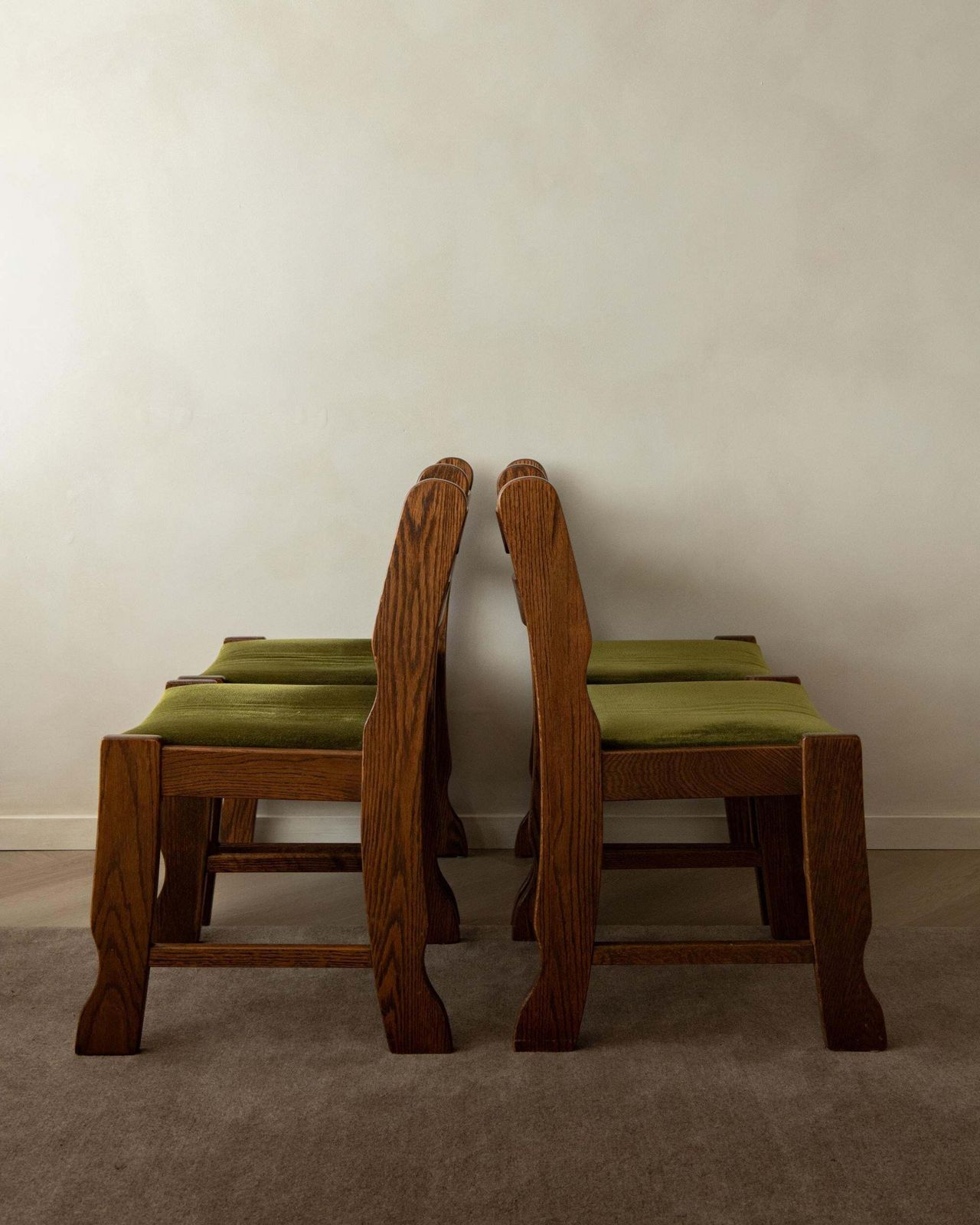 Brutalist Oak Razorback Dining Chairs With Green Velvet, 1970s, Set Of 4 photo Furniture