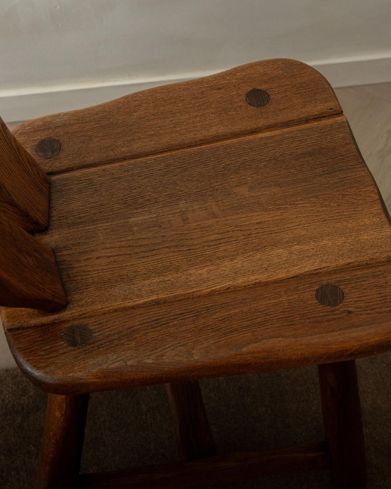 photo vintage Brutalist Oak Dining Chairs With Sculptural High Backs De Puydt, 1960s, Set Of 6