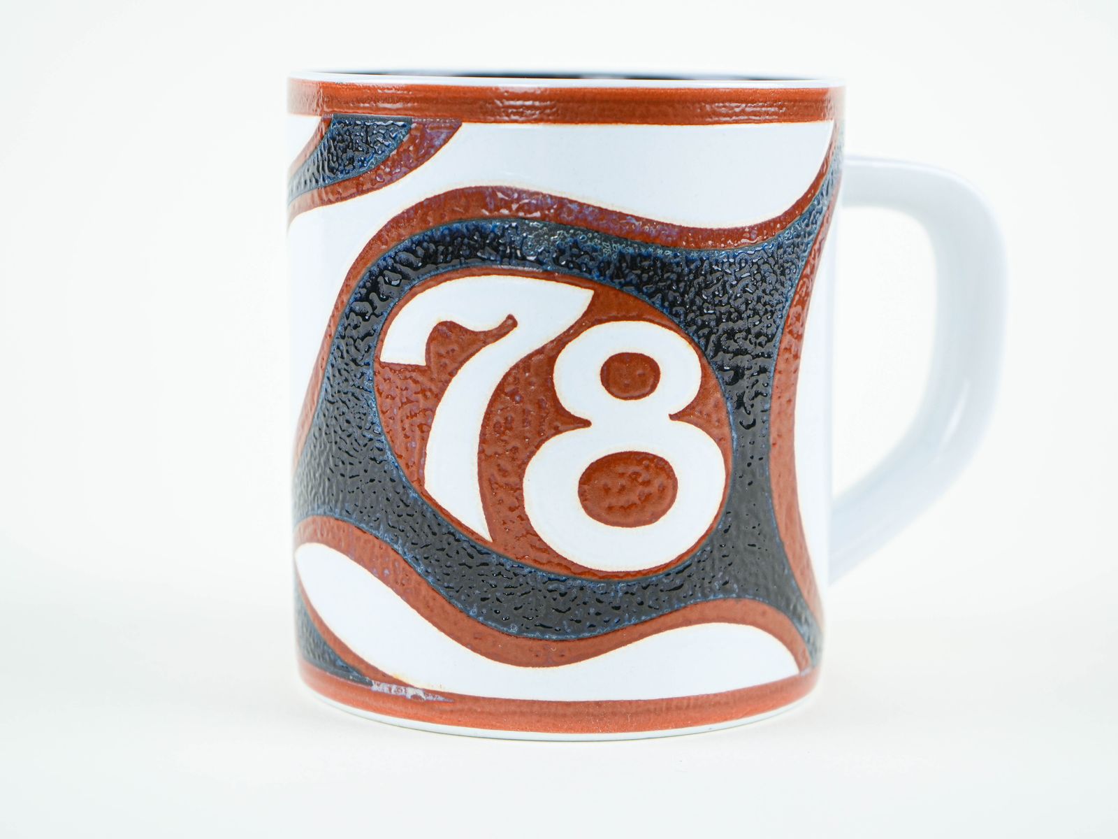 Mug en céramique, design danois, 1978, designer : Bo Kristiansen, fabricant : Royal Copenhagen photo furniture