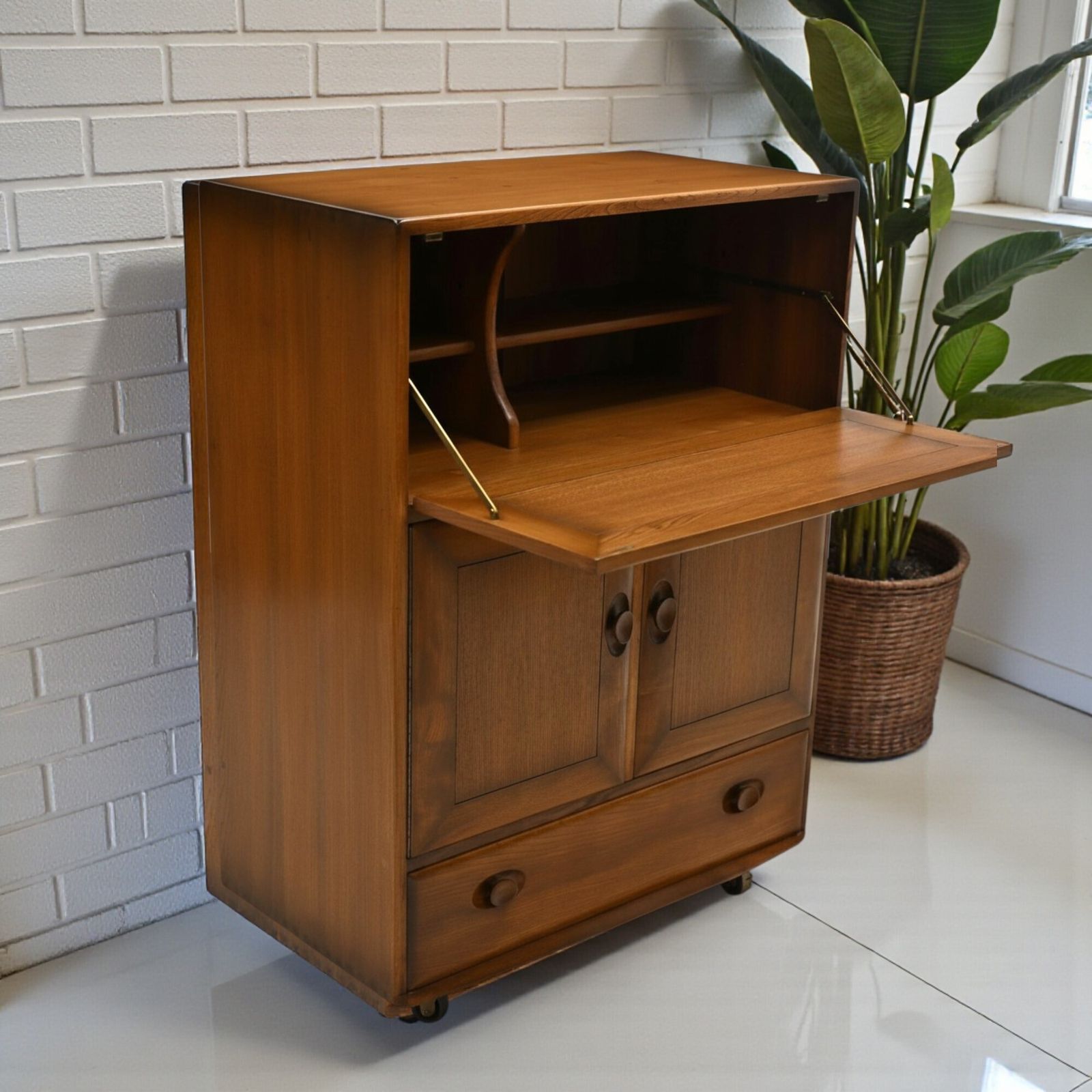 Ercol Drinks Cabinet Golden Dawn Exc Free Uk Delivery