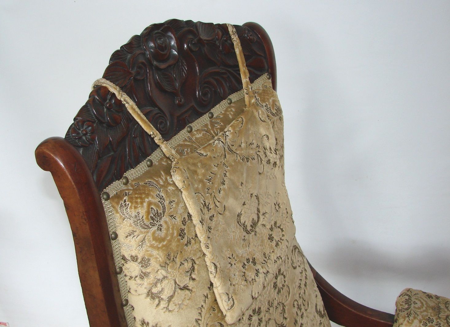 photo vinterior An Antique Armchair From The Turn Of The 19th And 20th Centuries, Carved Walnut, Springs