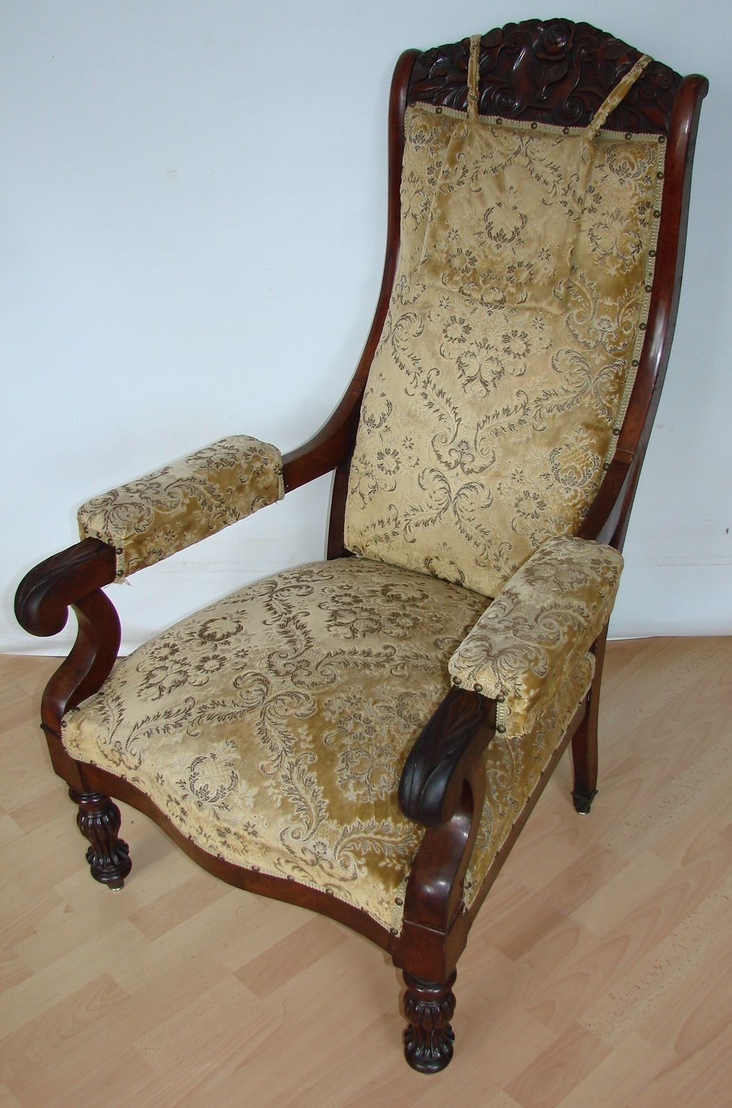 photo vintage An Antique Armchair From The Turn Of The 19th And 20th Centuries, Carved Walnut, Springs