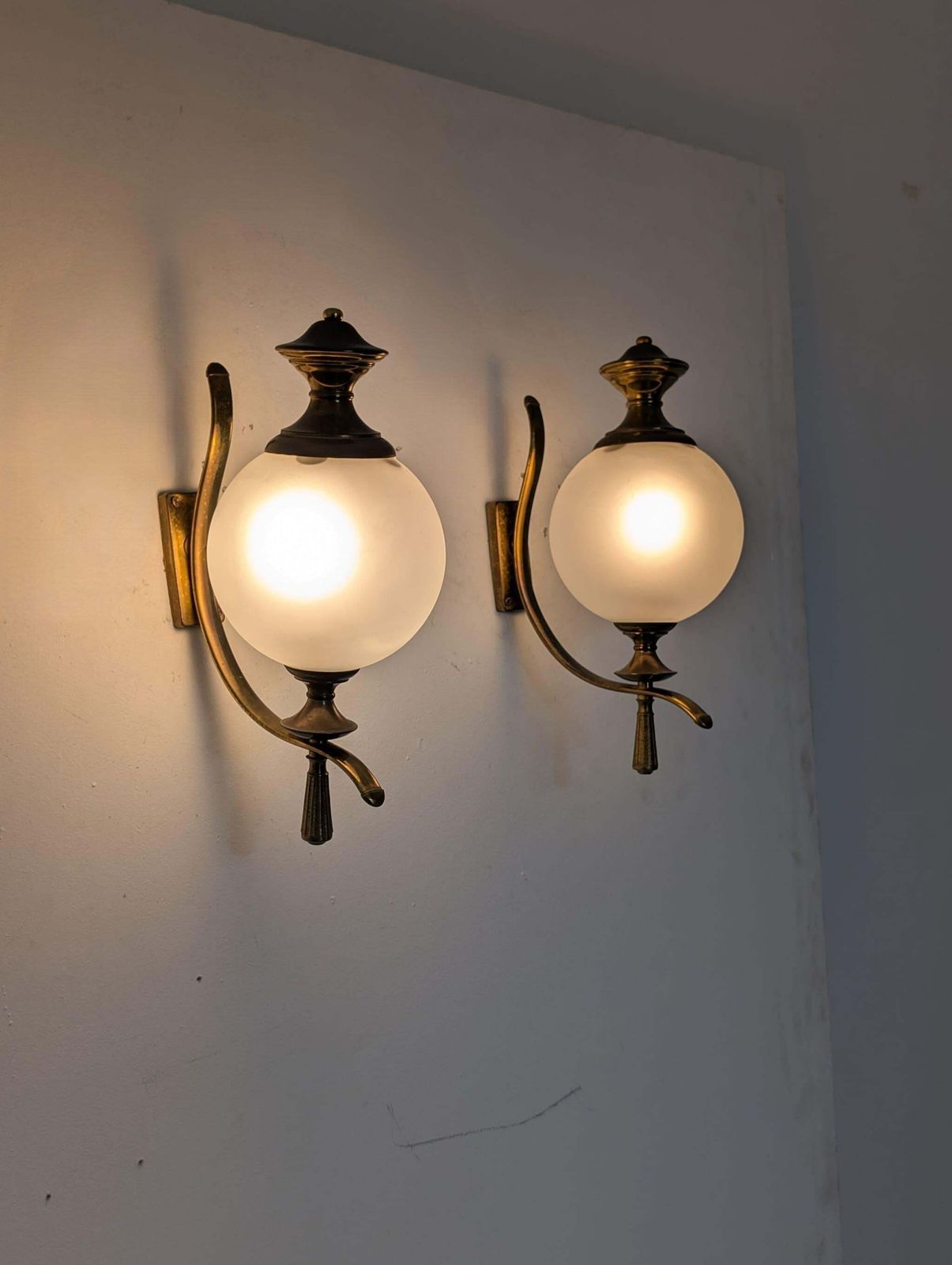 photo furniture Mid Century Italian Murano Glass Sconces Wall Lights In Glass Brass, 1960s
