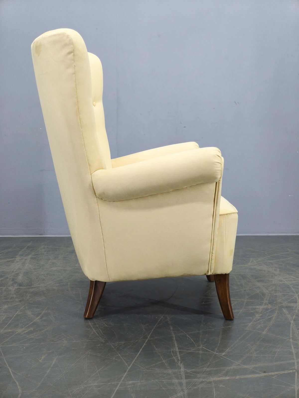 Deense fauteuil met hoge vleugelleuning, ca. jaren 1950 – opnieuw bekleed photo buy