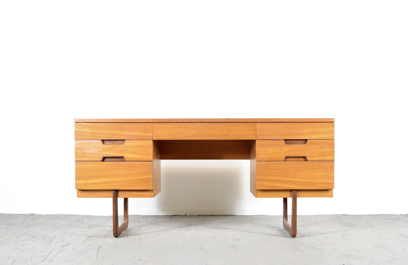 1960's Gunther Hoffstead For Uniflex Vintage Teak Desk / Dressing Table. Delivery. Midcentury / Modern / Retro / Danish Style.