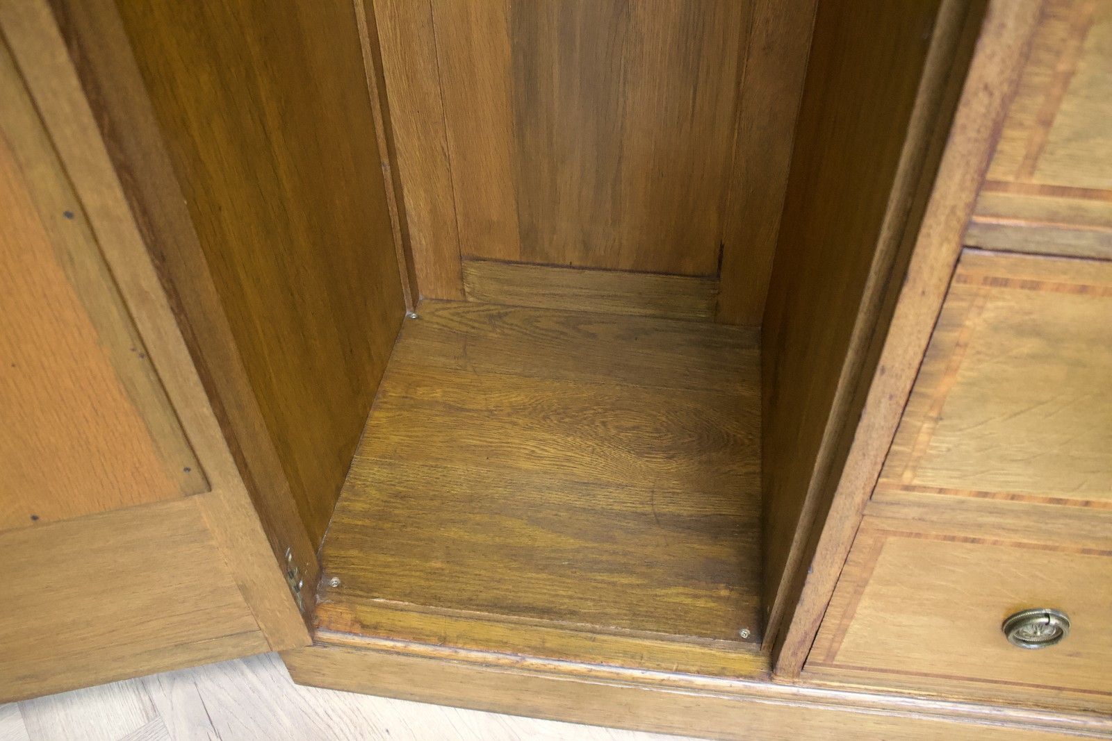 photo furniture Antique Edwardian Mahogany And Satinwood Wardrobe, 1910s #1777