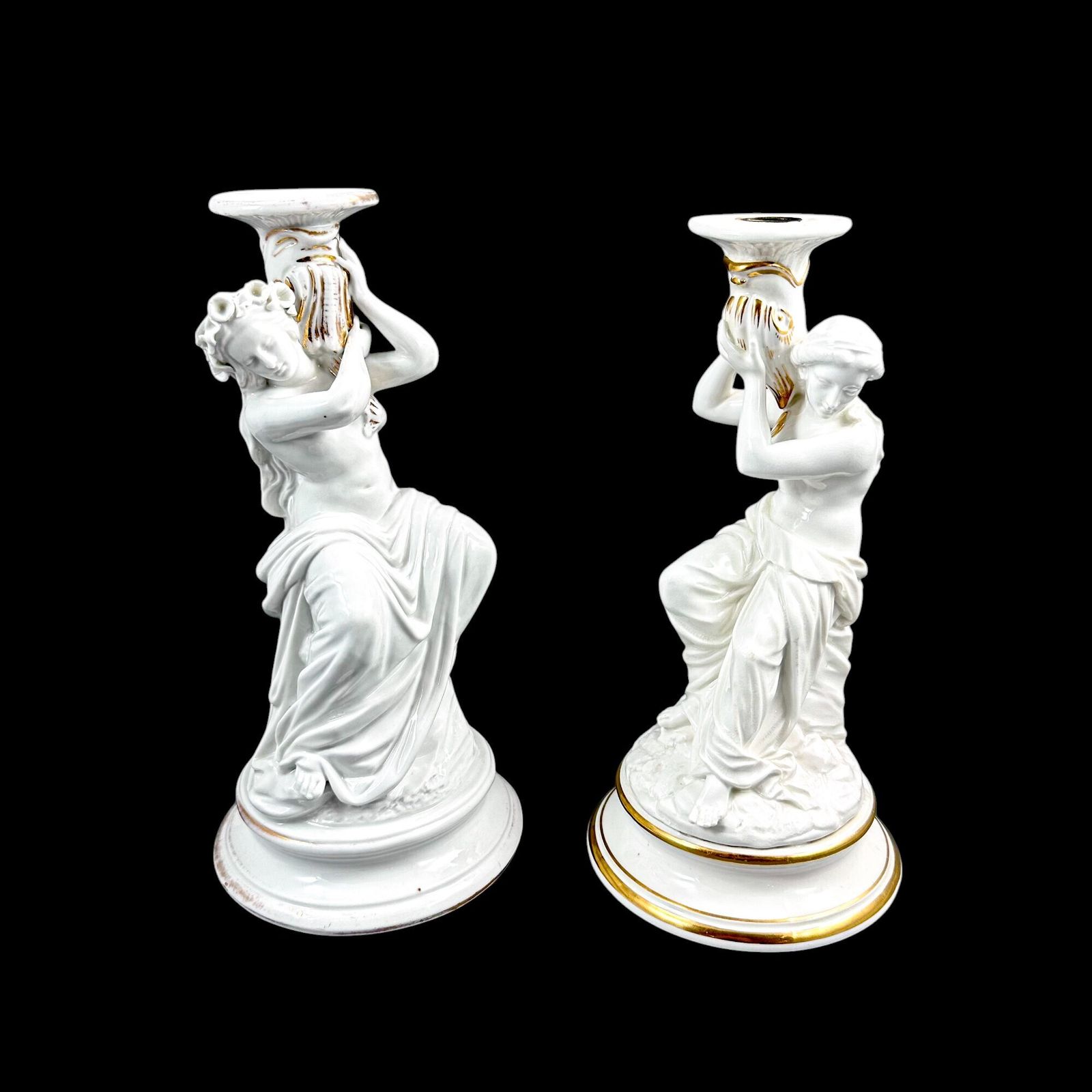 Paar Victoriaanse porseleinen figuratieve kandelaars, mogelijk Sutherland & Sons, Staffordshire