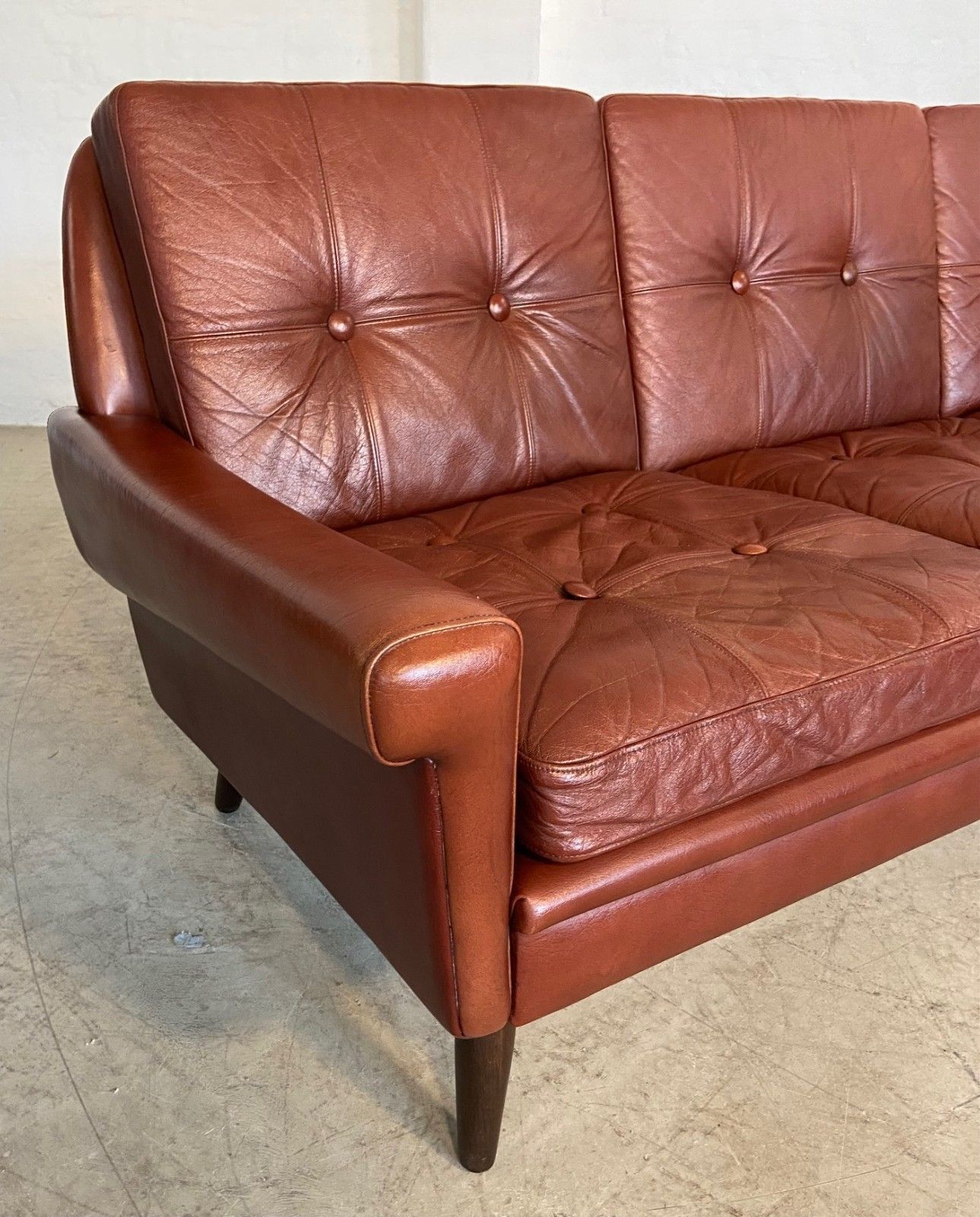 photo vintage Svend Skipper  3 Person Sofa In Chestnut Brown  Leather 1960,S