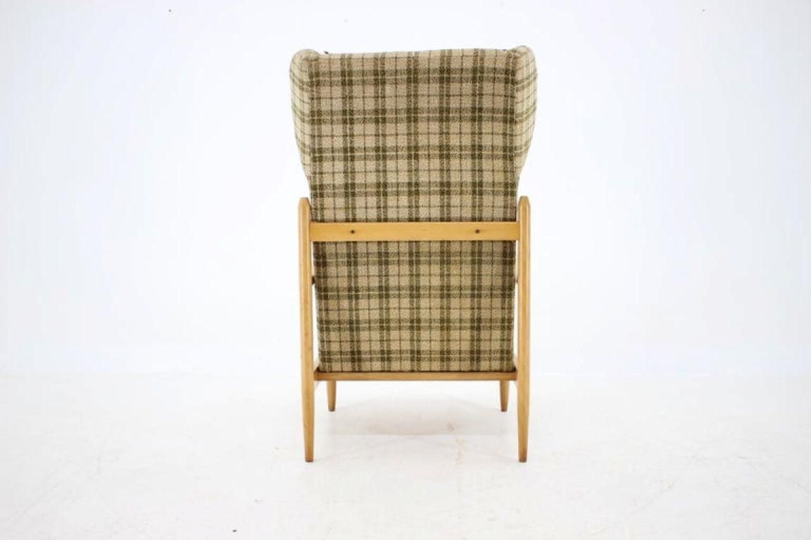 Zeldzame mid-century modern beukhouten fauteuil met vleugelleuningen door ÚLUV, Tsjecho-Slowakije, jaren 1960 photo vinterior