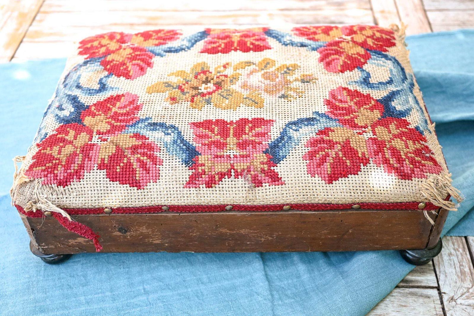 Antique Victorian Needlepoint Footstool | English Style | Floral Cross Stitch | Dark Wood | Ball Feet | 48x34x11cm photo 156.0