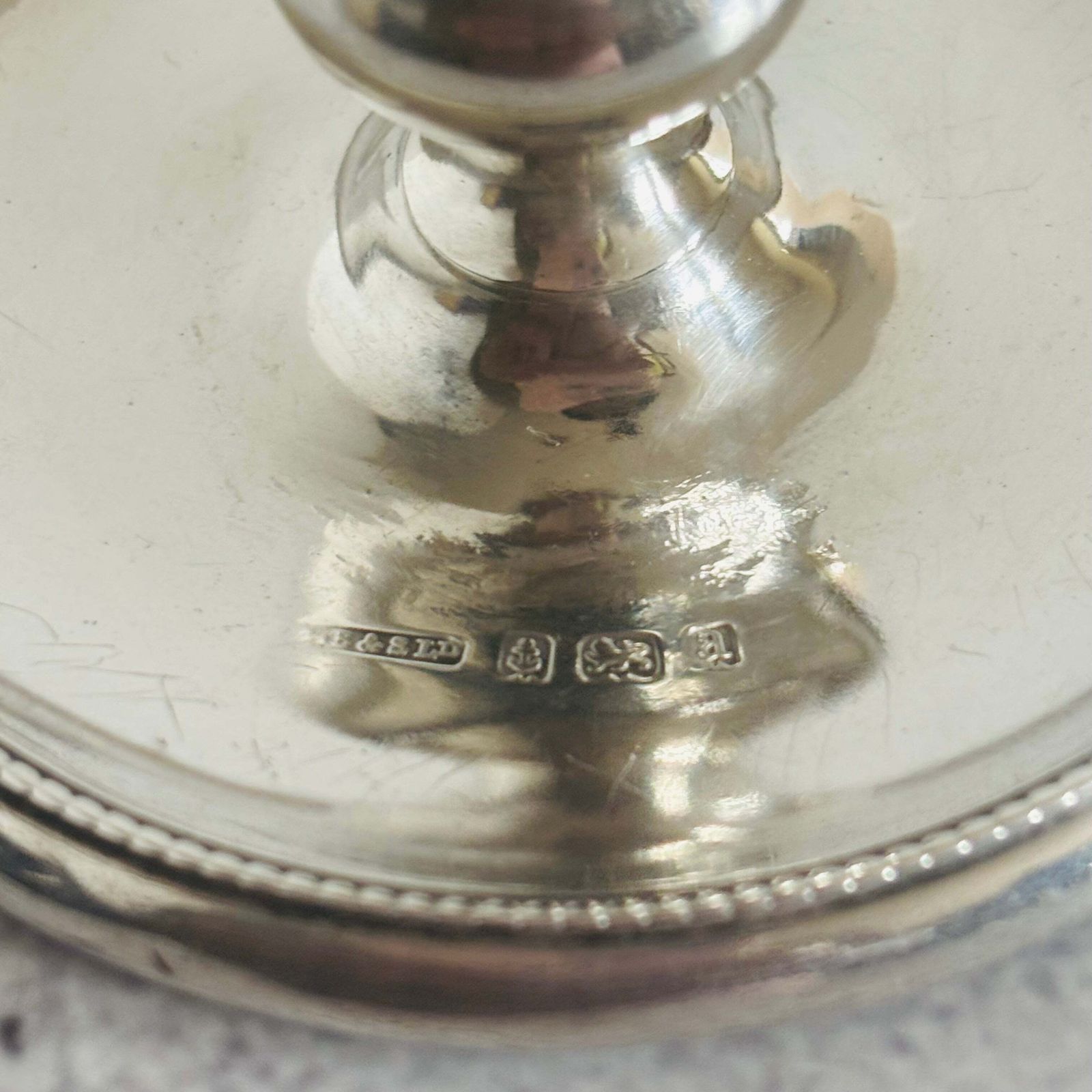 photo furniture Antiek sterling zilveren kamerstick met snuiter