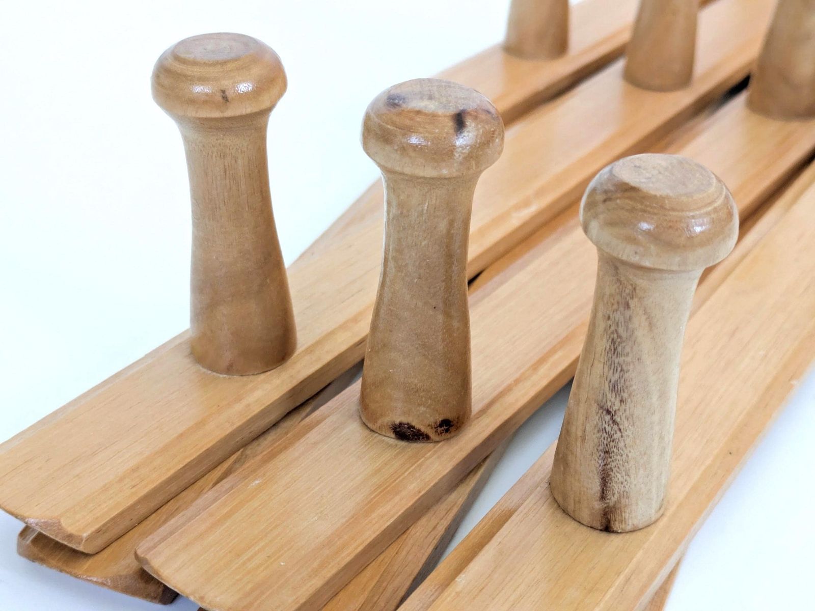 photo furniture Vintage Beech Accordion Wall Coat Rack, Mid Century Expandable Wooden Hooks 10 Pegs
