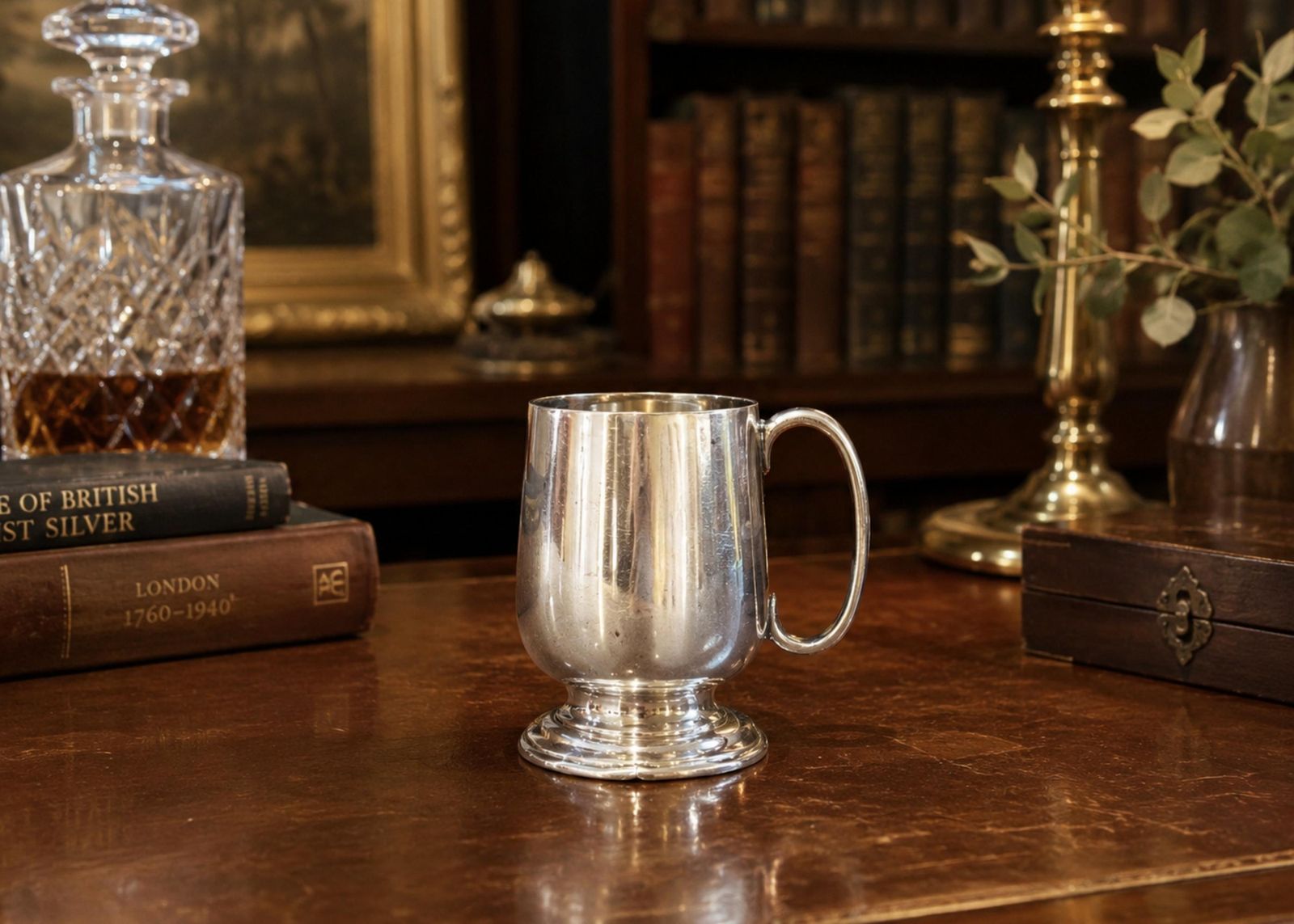 Vintage Engelse verzilverde tankard mok, elegante voet, pewter stijl theekop