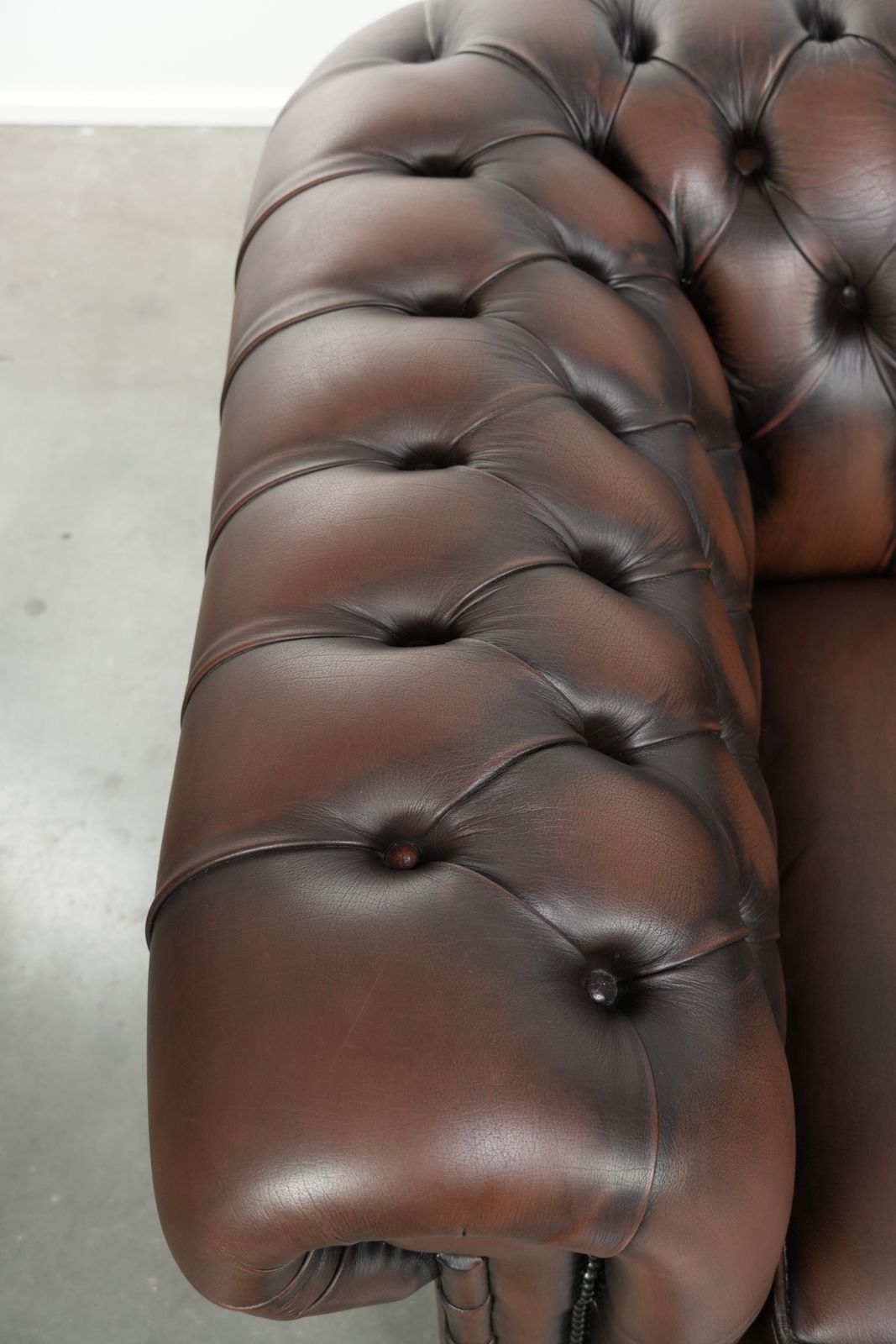 Lovely English Style Cowhide Leather Chesterfield 2 Seater Sofa In A Beautiful Timeless Brown Color. photo buy