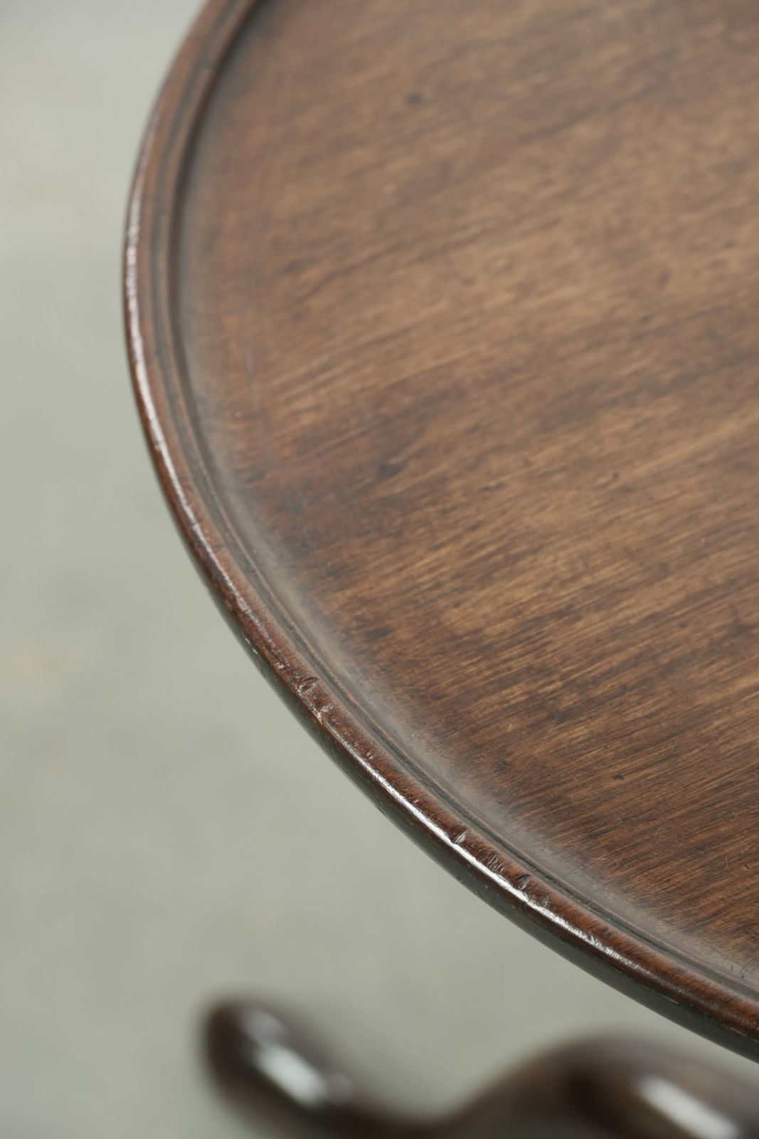 Furniture Charming Antique English Round Side/Wine Table From The Late 18th/Early 19th Century With A Beautiful Deep And Warm Patina. photo