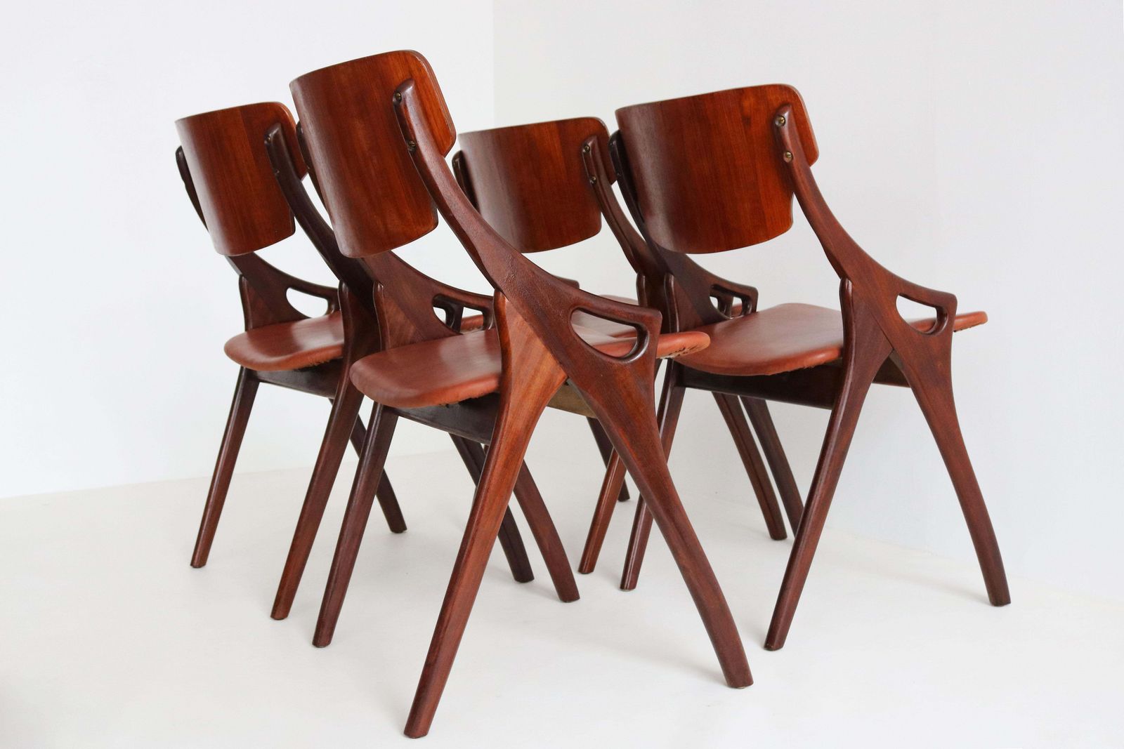 photo for sale Set van 4 Deense design eetkamerstoelen van Arne Hovmand Olsen, jaren 1950, voor Mogenskold
