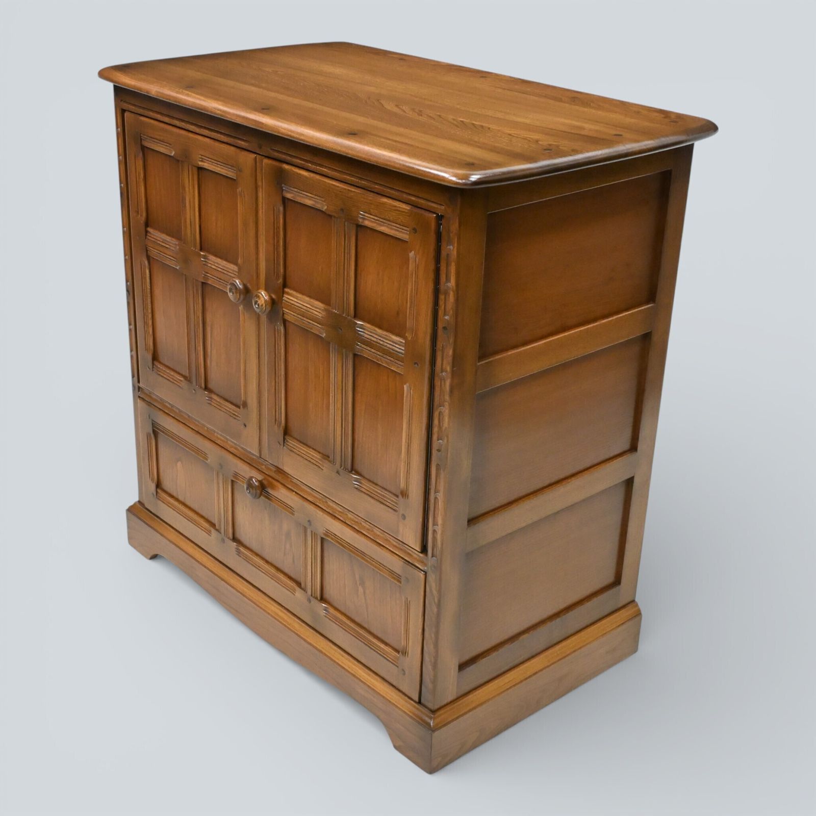 Ercol Mural Tv Video Cabinet Golden Dawn Hideaway Doors Model 839 Free Delivery photo furniture