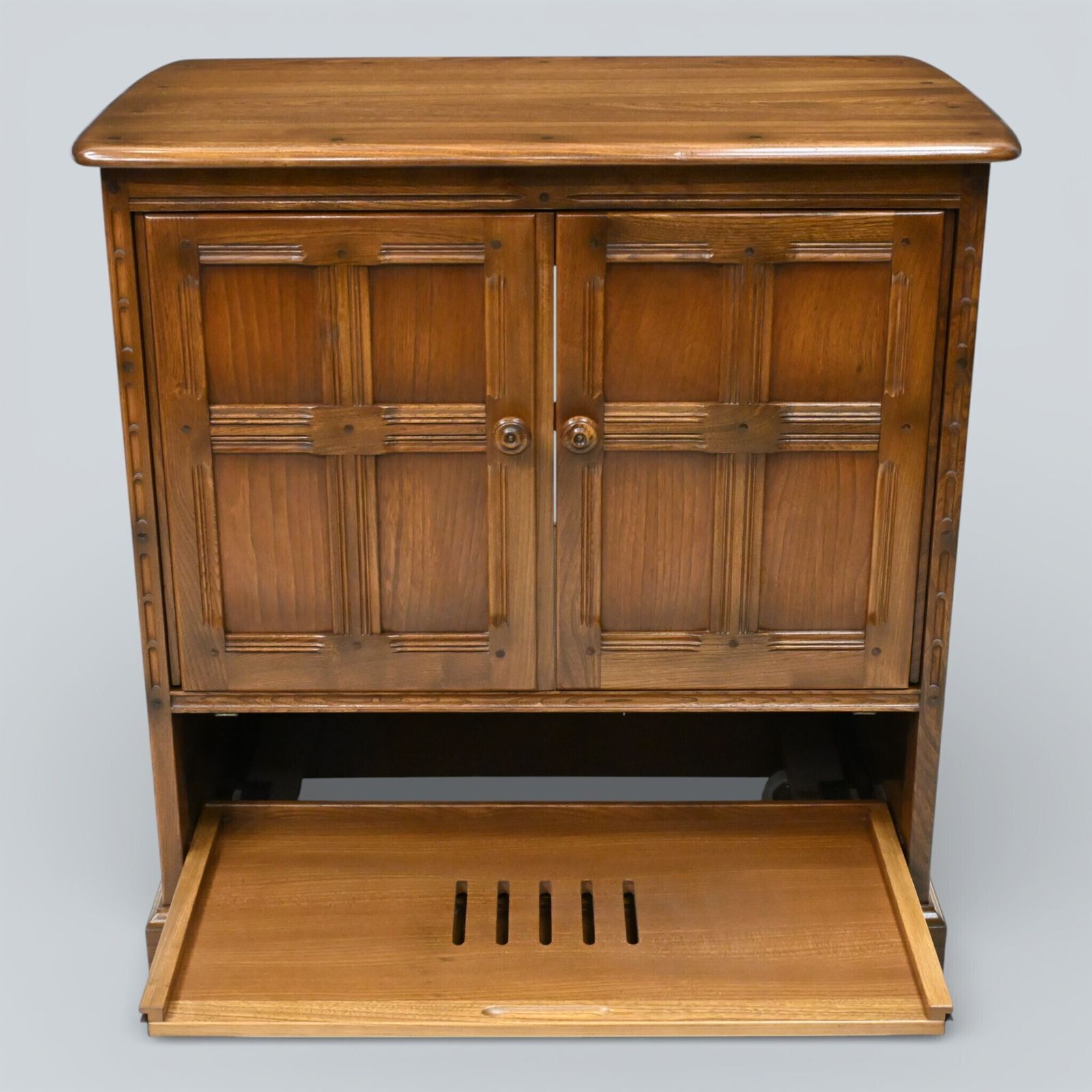 Furniture Ercol Mural Tv Video Cabinet Golden Dawn Hideaway Doors Model 839 Free Delivery photo