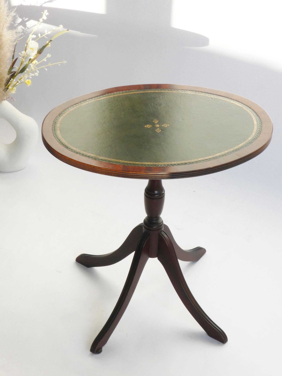 Antique Victorian Oval Coffee Table With Green Leather Top, English Wooden Side Table photo Furniture