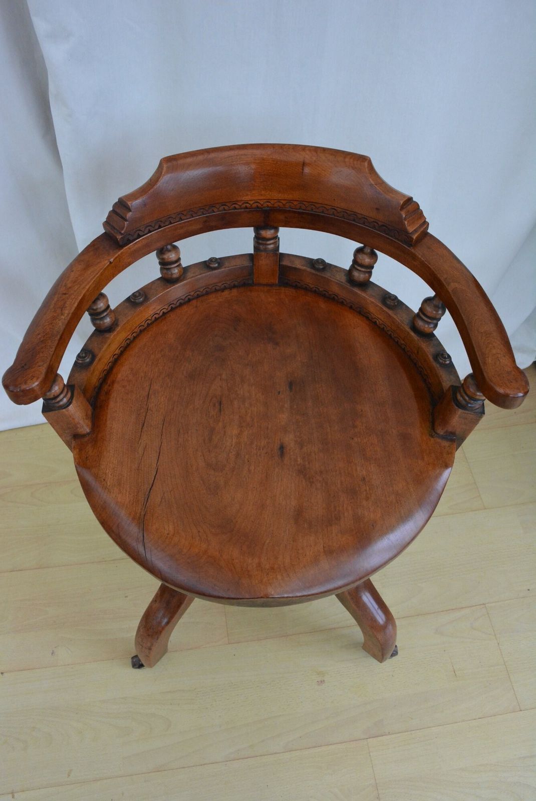 Aesthetic Movement Walnut Swivelling Office Chair In Good Condition photo Furniture