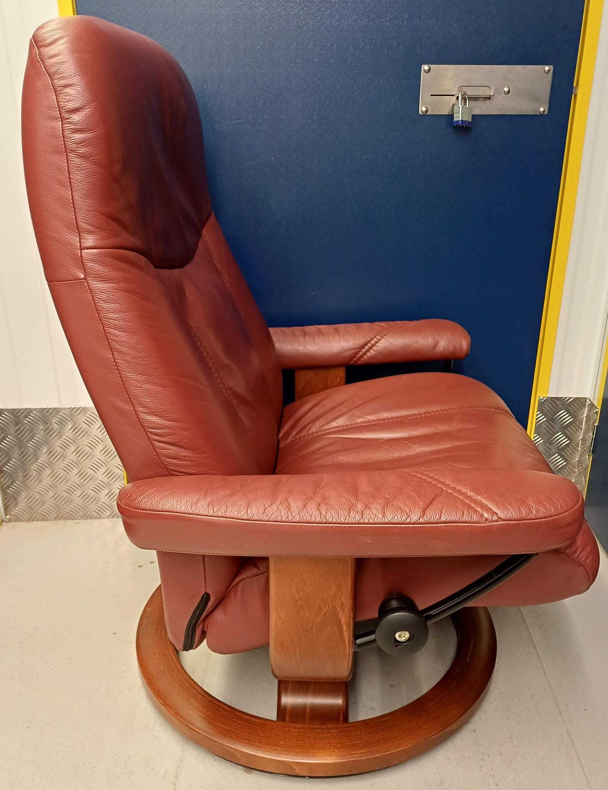 Ekornes Stressless Grey Leather Swivel Recliner Armchair & Footstool photo buy