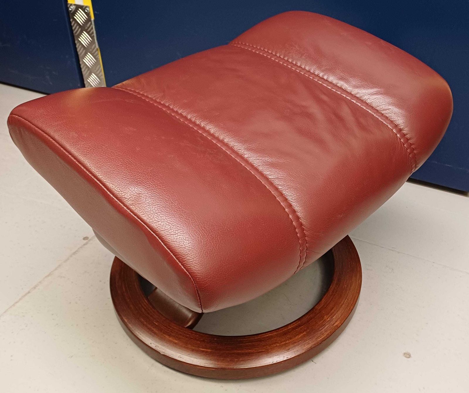 Furniture Ekornes Stressless Grey Leather Swivel Recliner Armchair & Footstool photo
