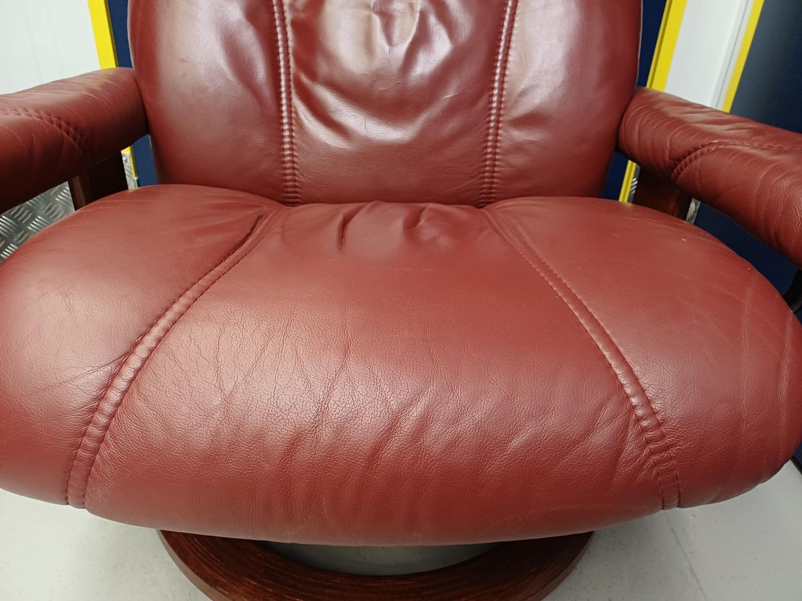 Ekornes Stressless Grey Leather Swivel Recliner Armchair & Footstool photo vinterior