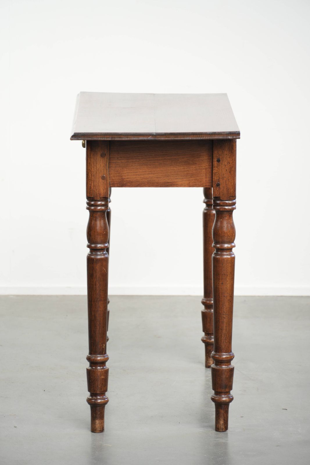 Antique English Oak Side Table/Hall/Corridor Table From The Early 19th Century With A Beautiful Appearance. photo vinterior