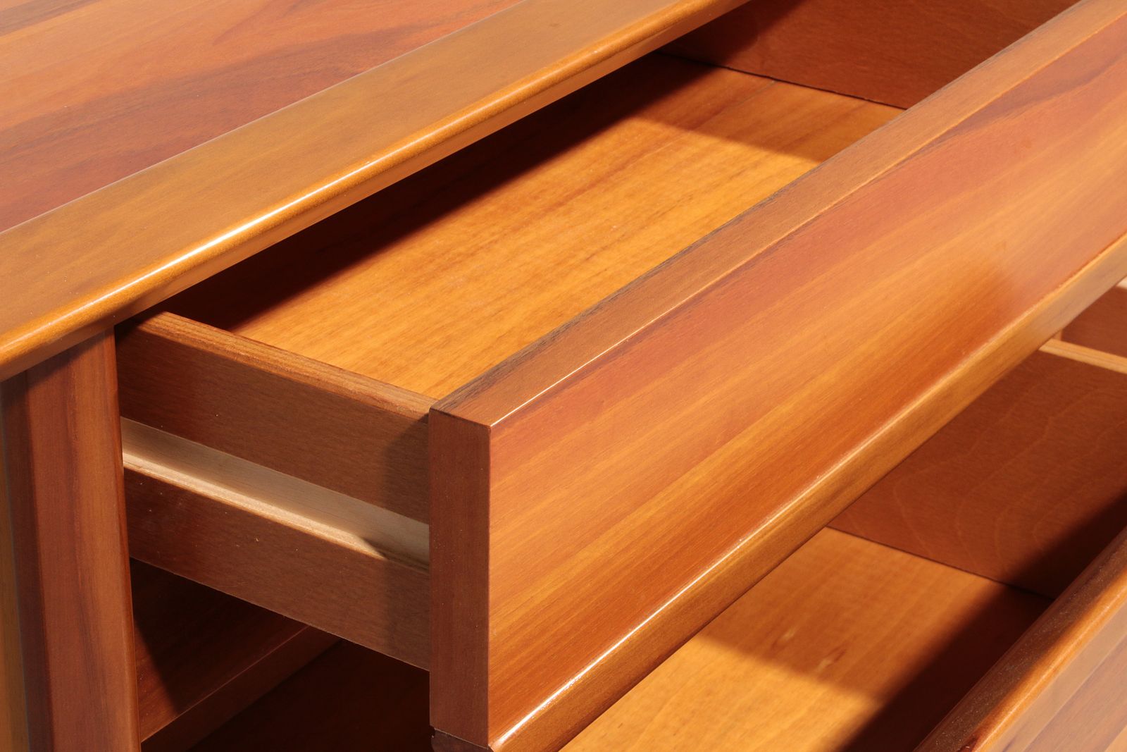 Italian Walnut Bedside Tables From The 1970s – Timeless Italian Elegance photo vinterior