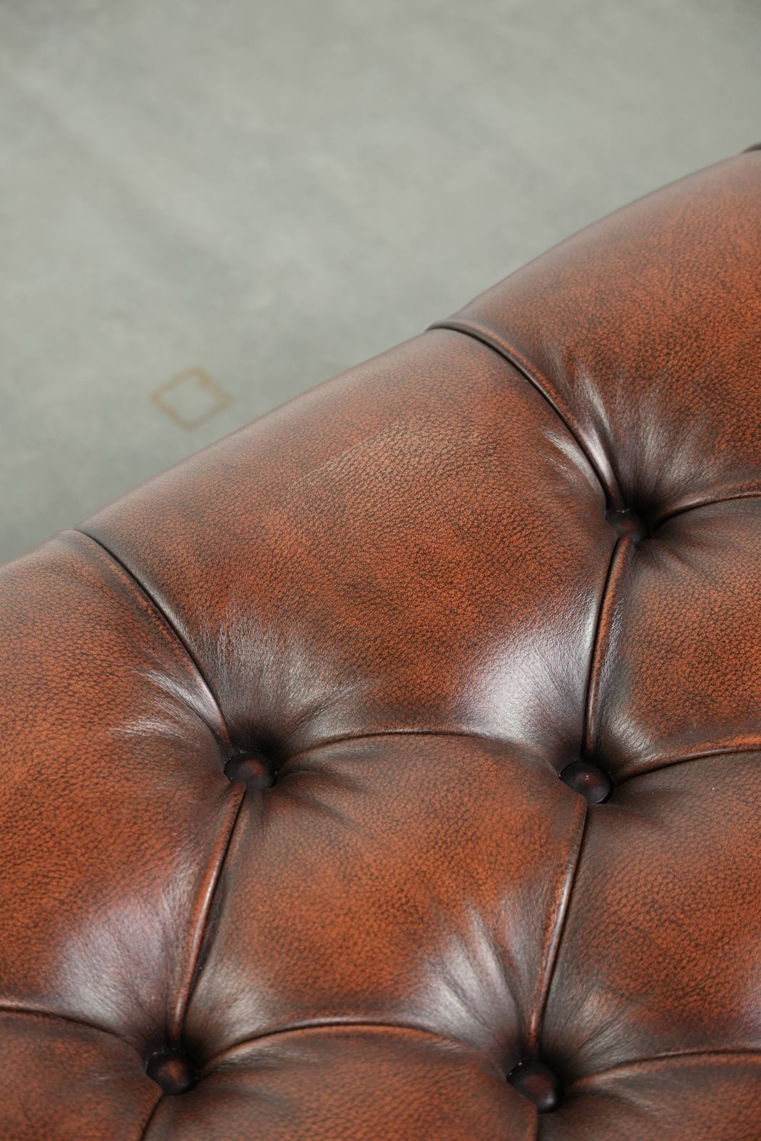 Large Brown Cowhide Chesterfield Ottoman In English Style With Elegant Legs And Brass Casters photo buy