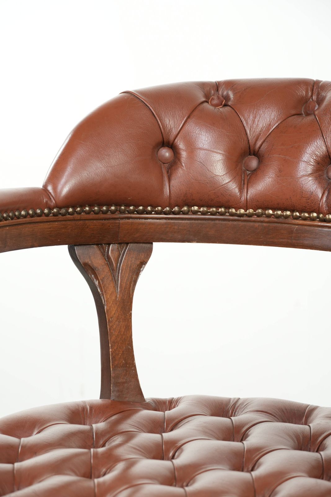 photo furniture Draaibare Chesterfield Bureaustoel in Engelse Stijl, Koeienhuid, Bruin