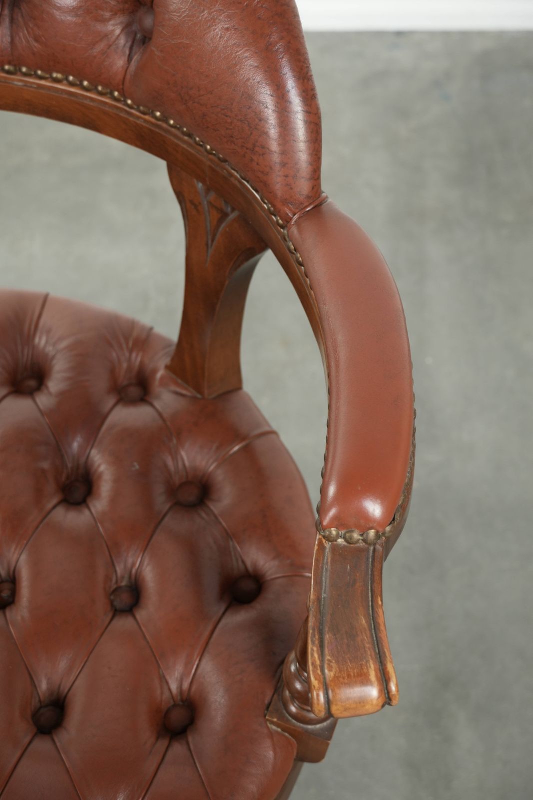 English Style Cowhide Leather Swivel Chesterfield Office Chair In A Beautiful Brown Color photo vintage