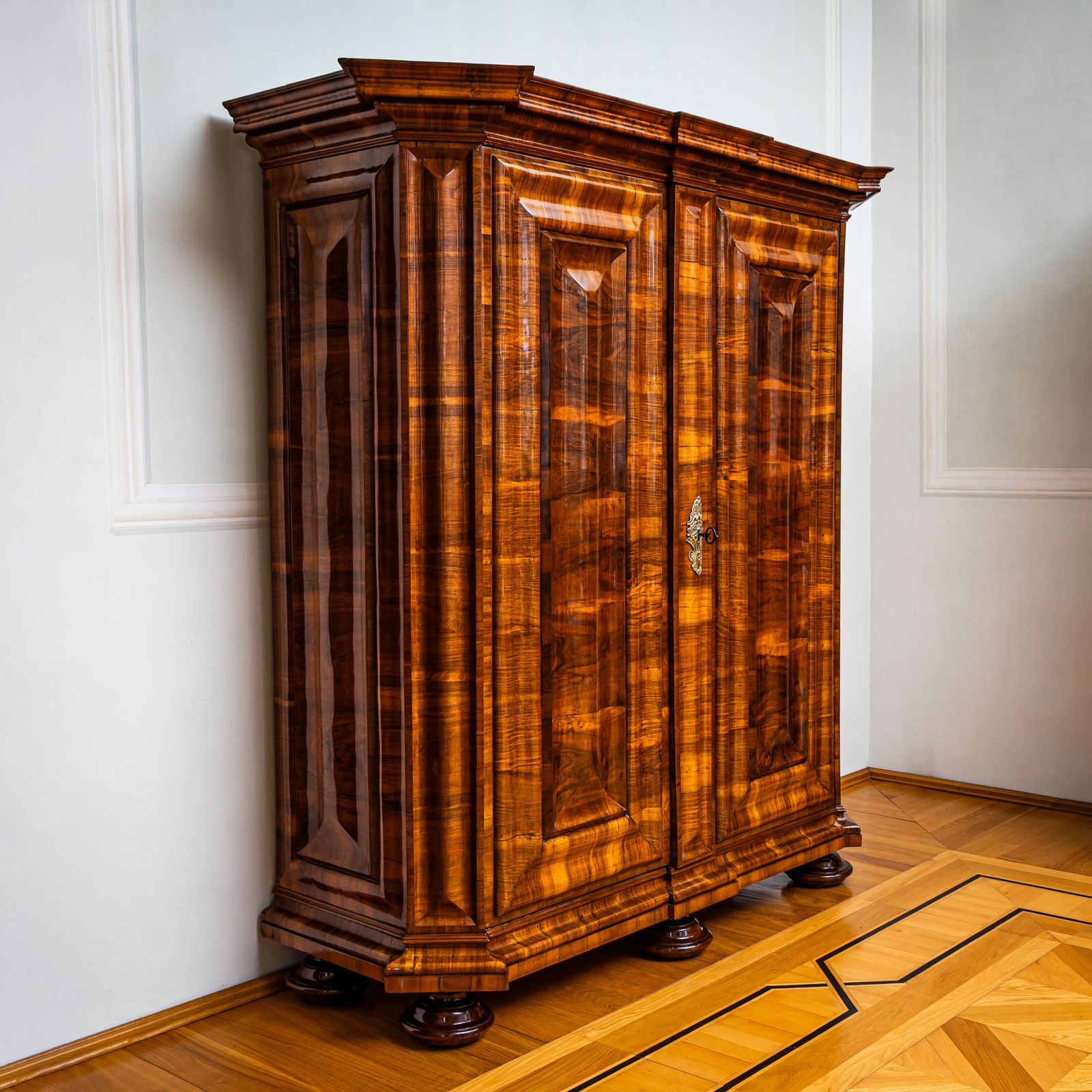 photo furniture Baroque Serpentine Armoire, First Half Of The 18th Century