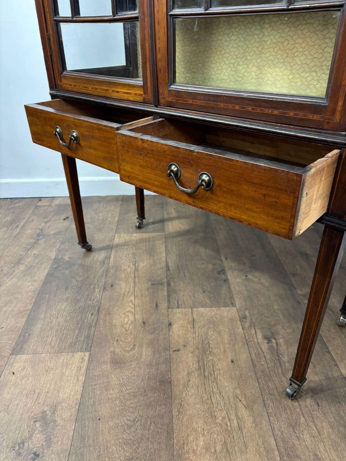 photo furniture Edwardian Mahogany Inlaid Display Cabinet