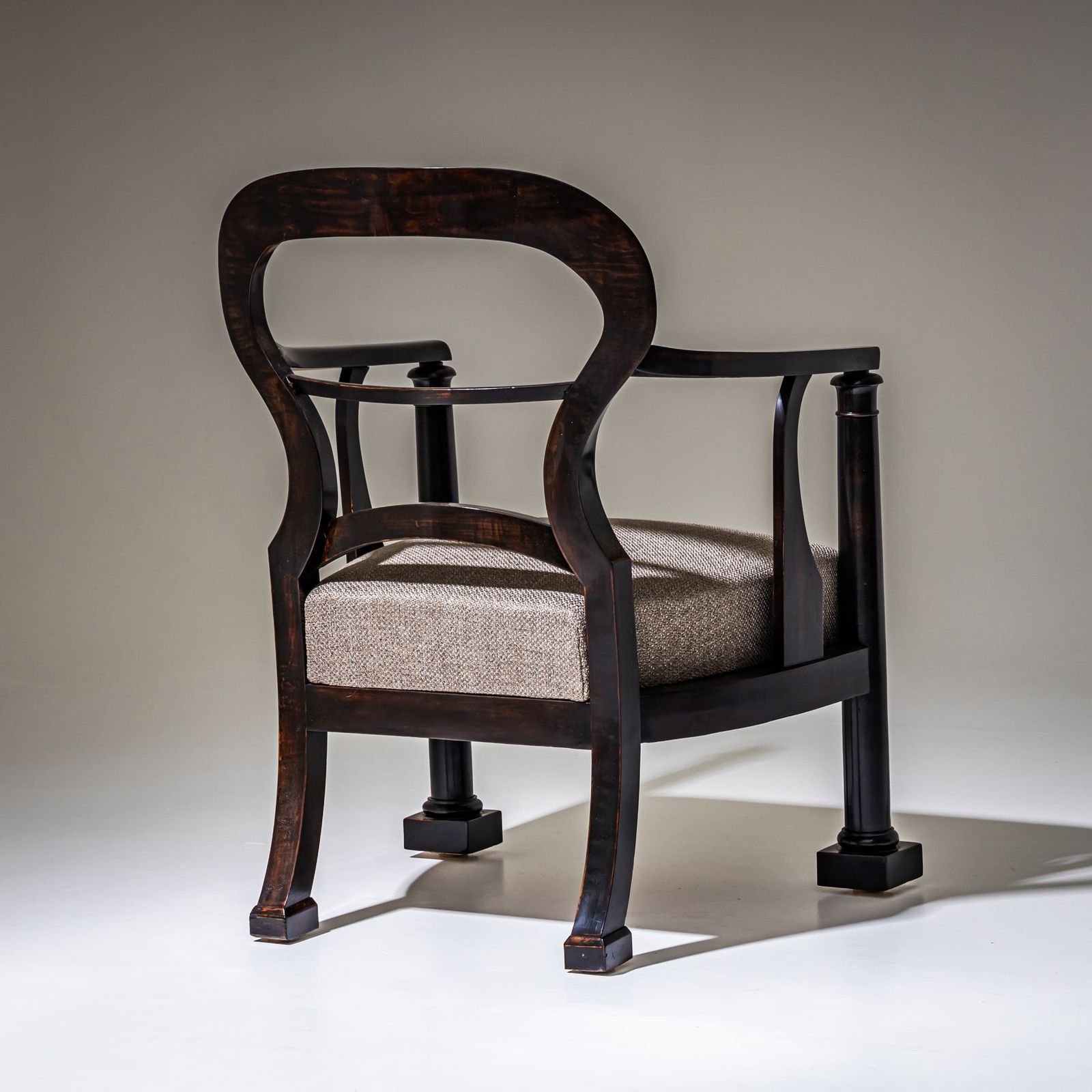 photo furniture Paar Biedermeier fauteuils, Oostenrijk, ca. 1830