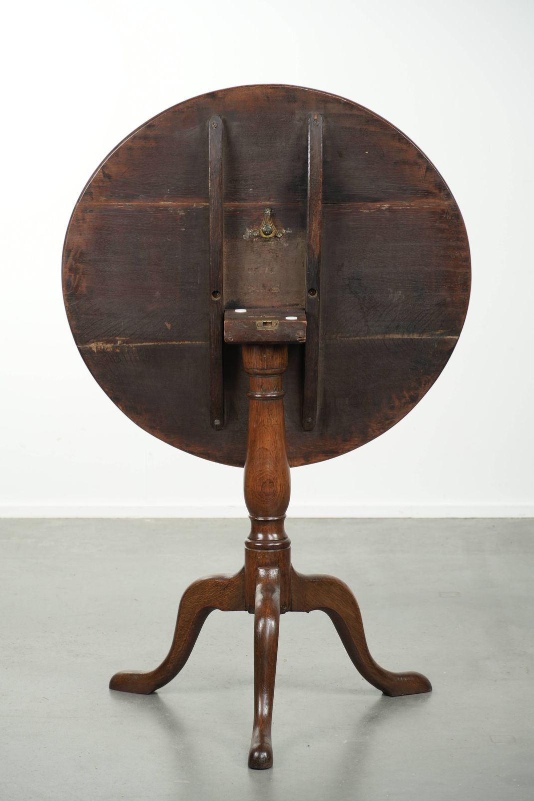 Beautiful Antique English Oak Tilt Top Table / Side Table From The Late 18th Century With Beautiful Colors photo for sale