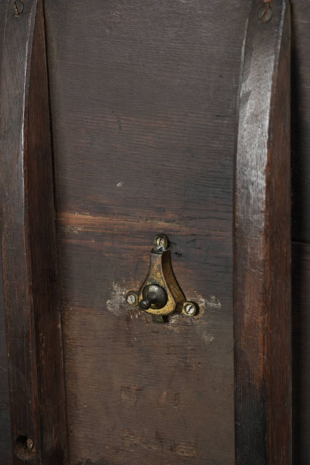 Beautiful Antique English Oak Tilt Top Table / Side Table From The Late 18th Century With Beautiful Colors photo 641.0
