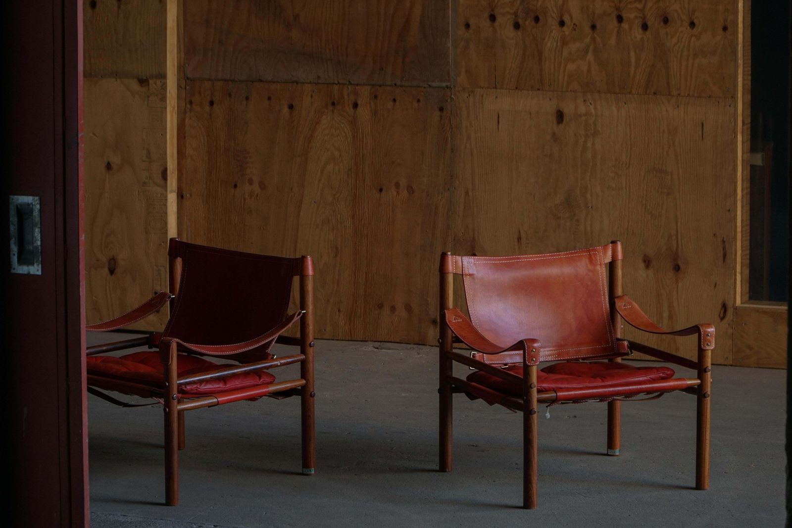 photo vintage Pair Of Sirocco Chairs In Rosewood & Red Leather, Arne Norell, Ab Aneby, 1960s