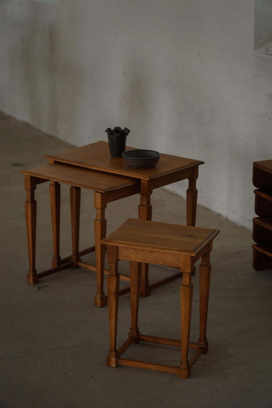 photo vintage Set Of 3 Nesting Tables In Oak Made By A Danish Cabinetmaker, Mid Century, 1960s