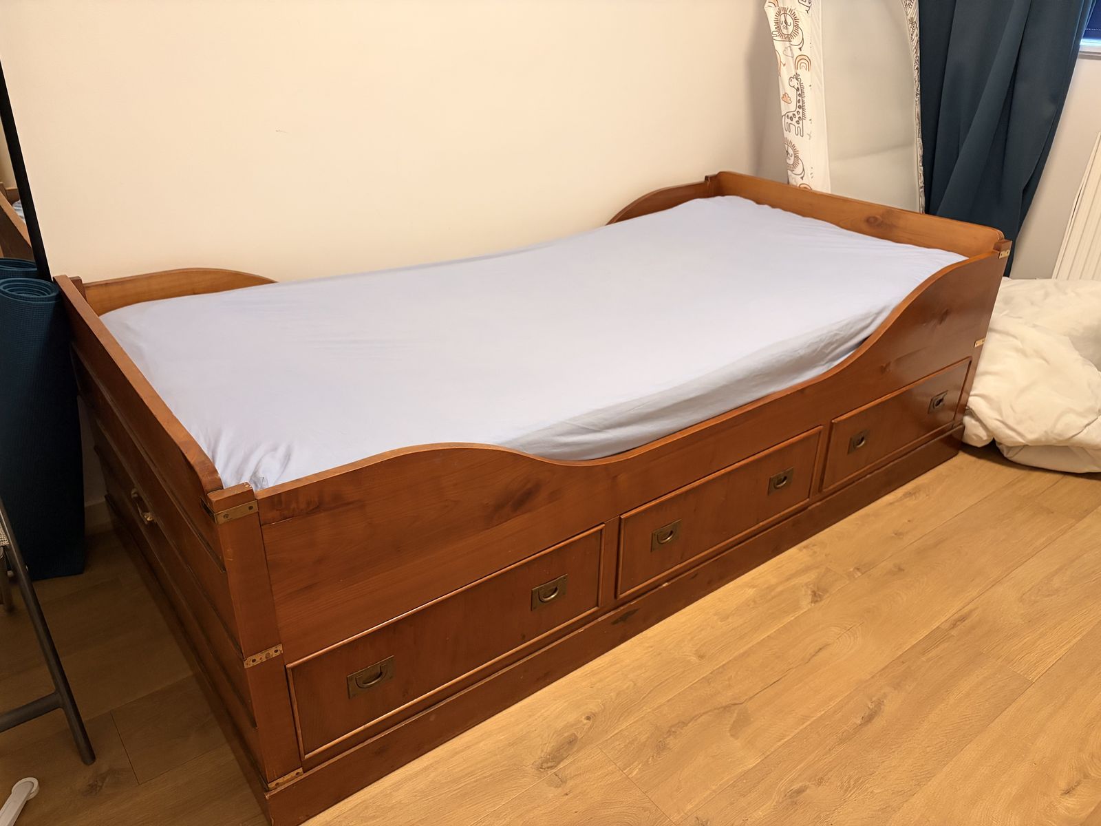 Simon Horn Solid Wood Sleigh Bed With Three Drawers – Vintage British Design