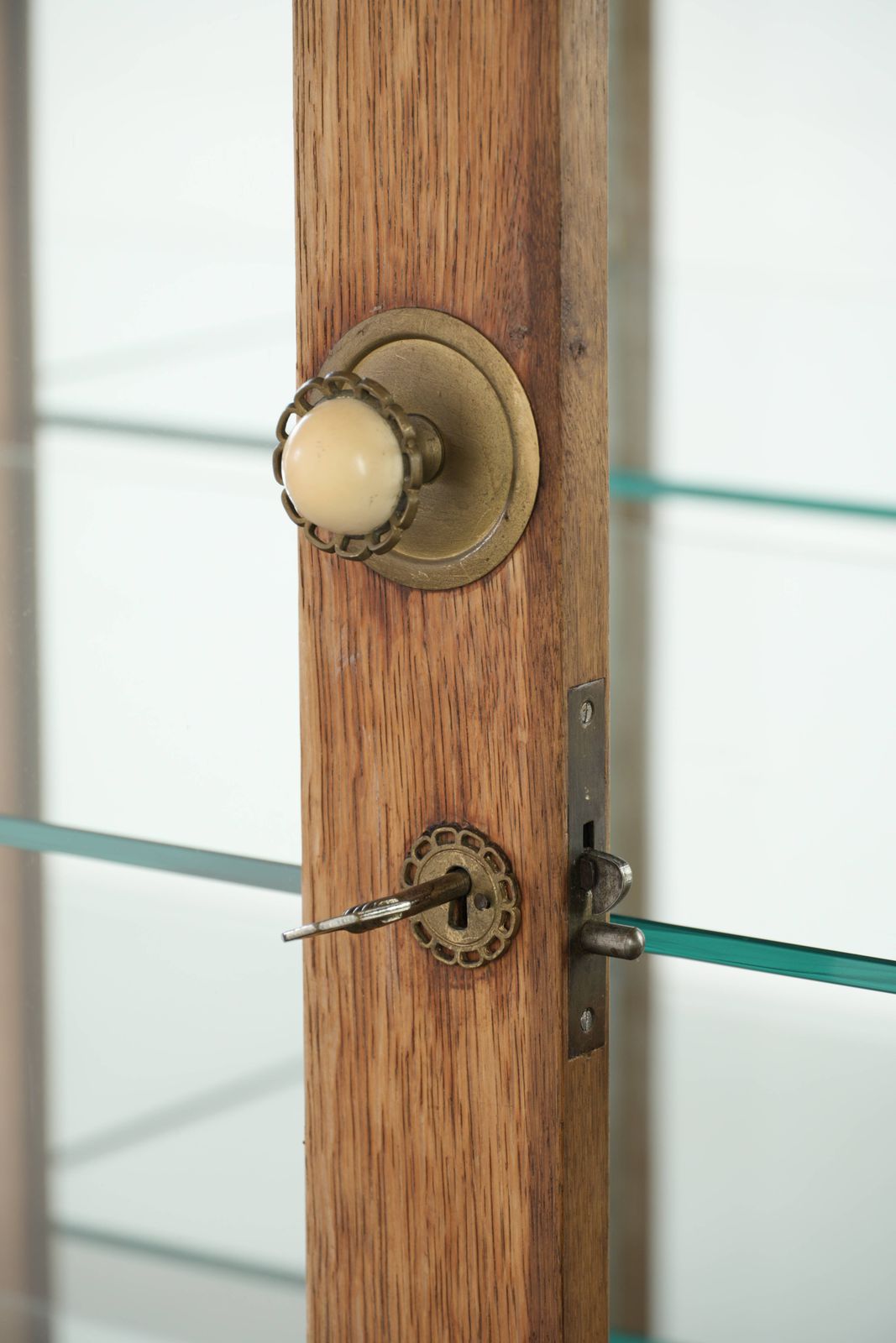 Antieke Nederlandse Eiken Vitrinekast Met 2 Deuren, Glazen Planken En Een Gespiegelde Achterwand photo buy