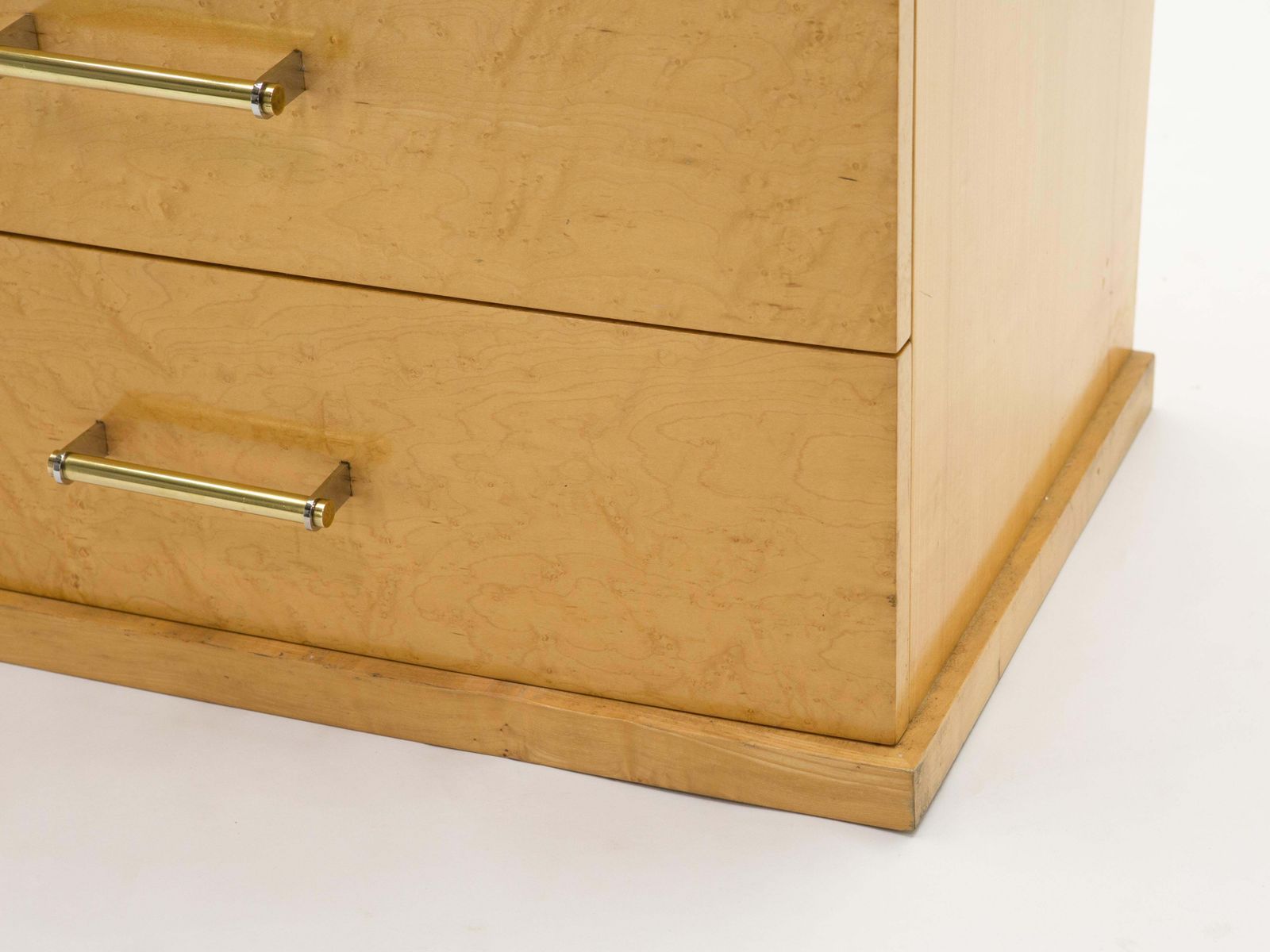 photo for sale Grande commode française en sycomore avec poignées en laiton, années 1950