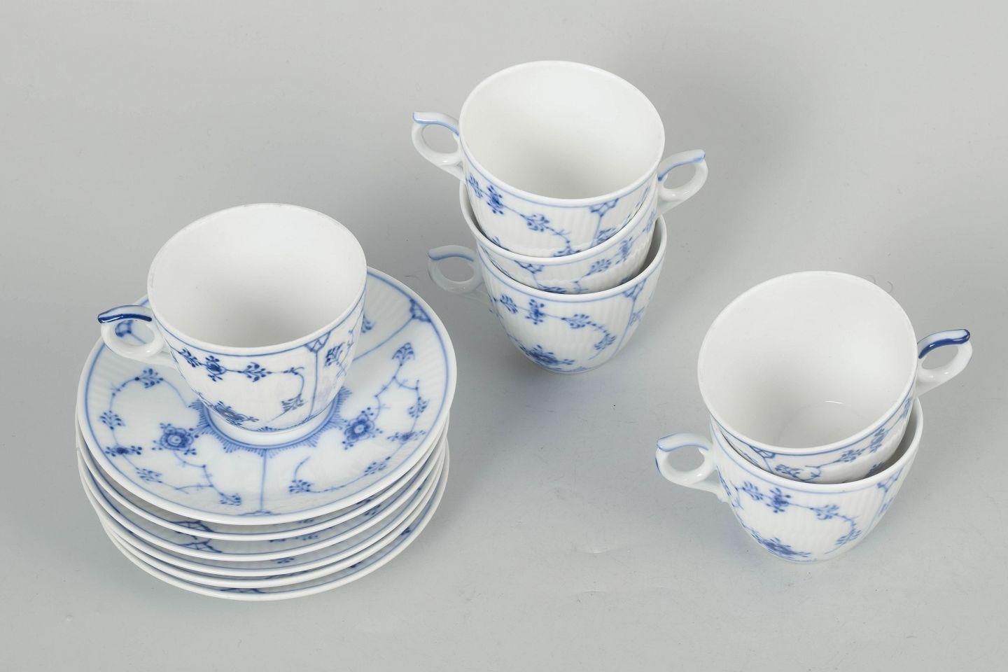 Royal Copenhagen Blue Fluted Plain. Ensemble de six tasses à café et soucoupes en porcelaine. photo furniture