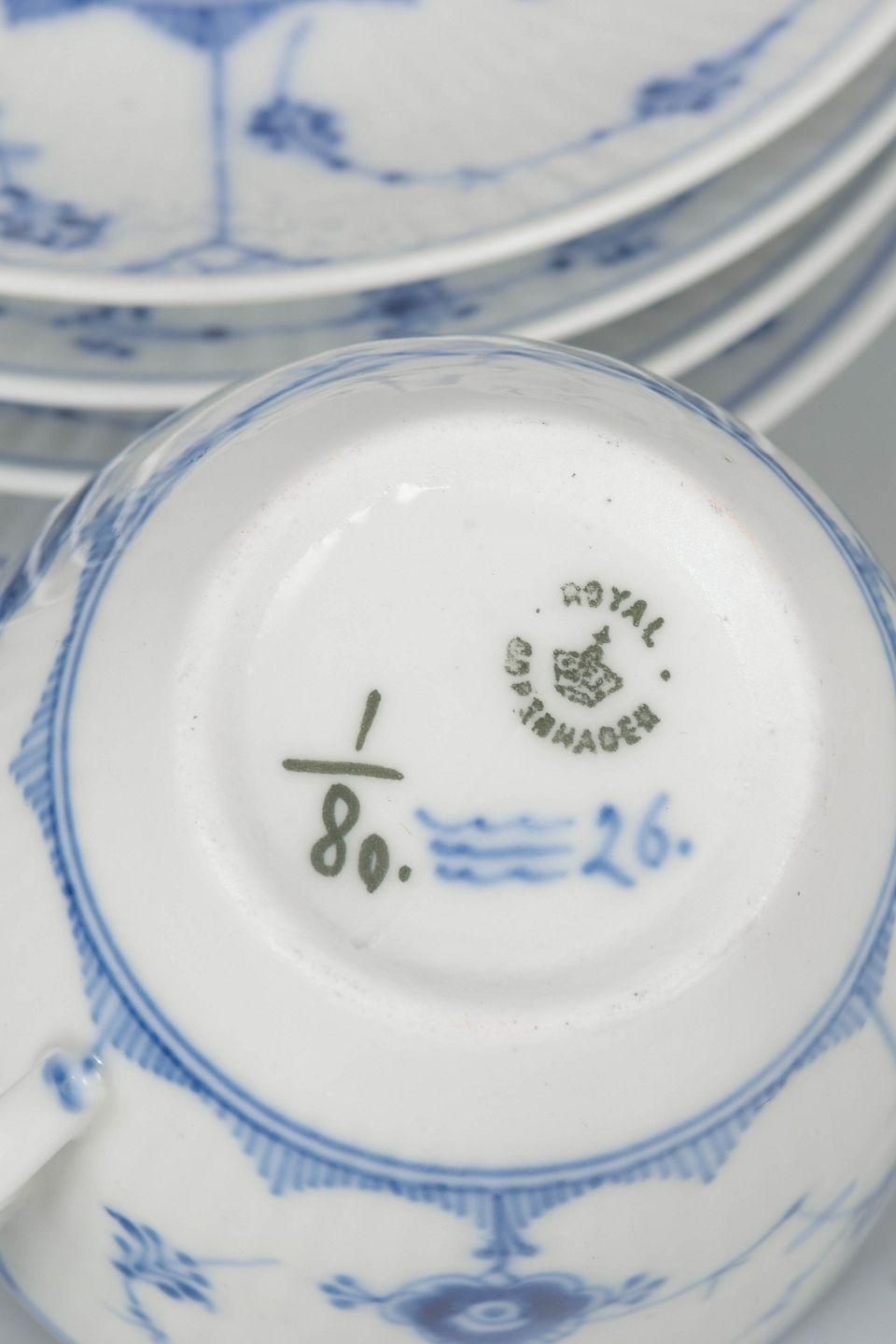 Royal Copenhagen Blue Fluted Plain. Service de quatre tasses à café et soucoupes en porcelaine. photo Décoration