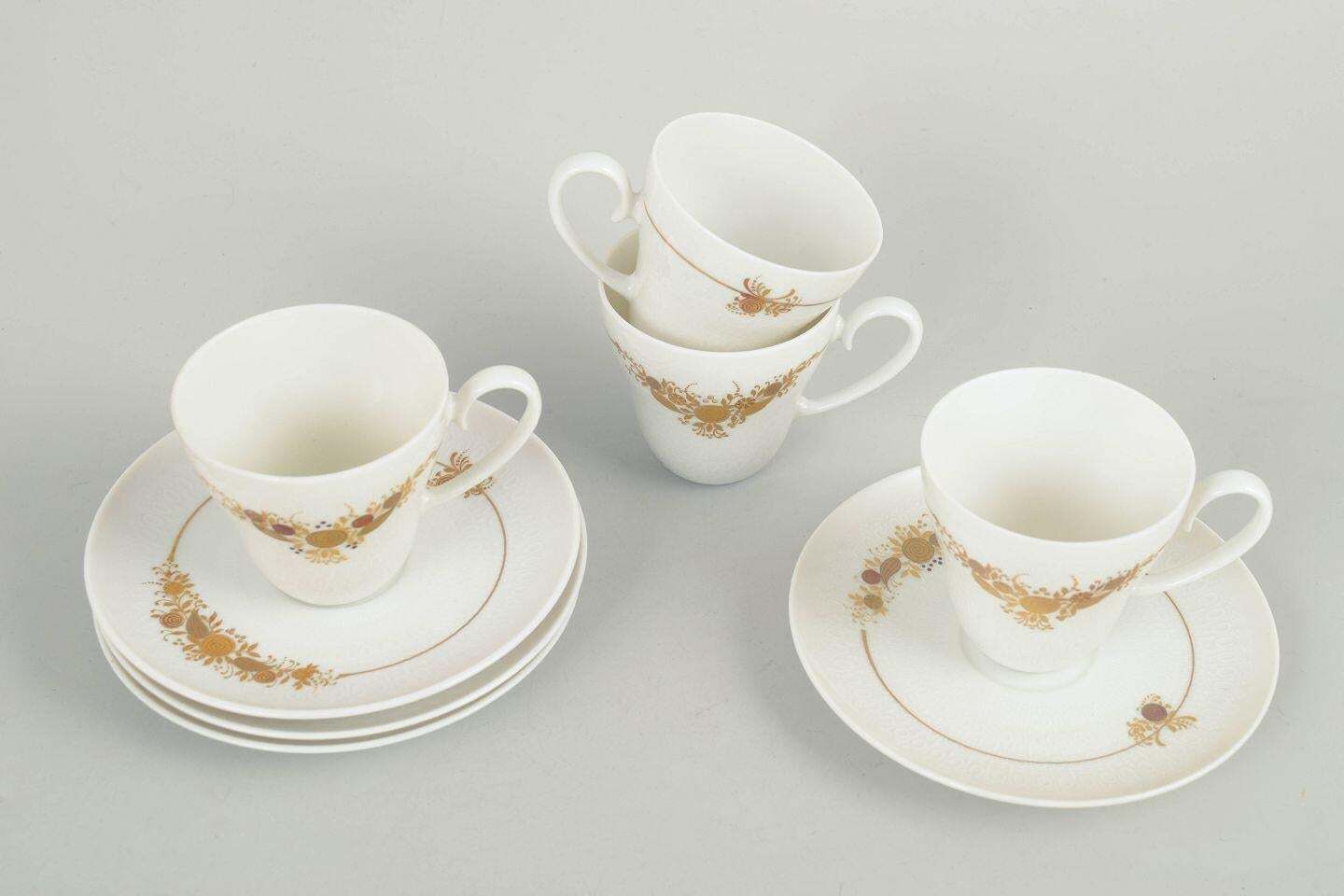 Bjørn Wiinblad voor Rosenthal. Vier koffiekopjes met schoteltjes. Romanze-serie. photo furniture